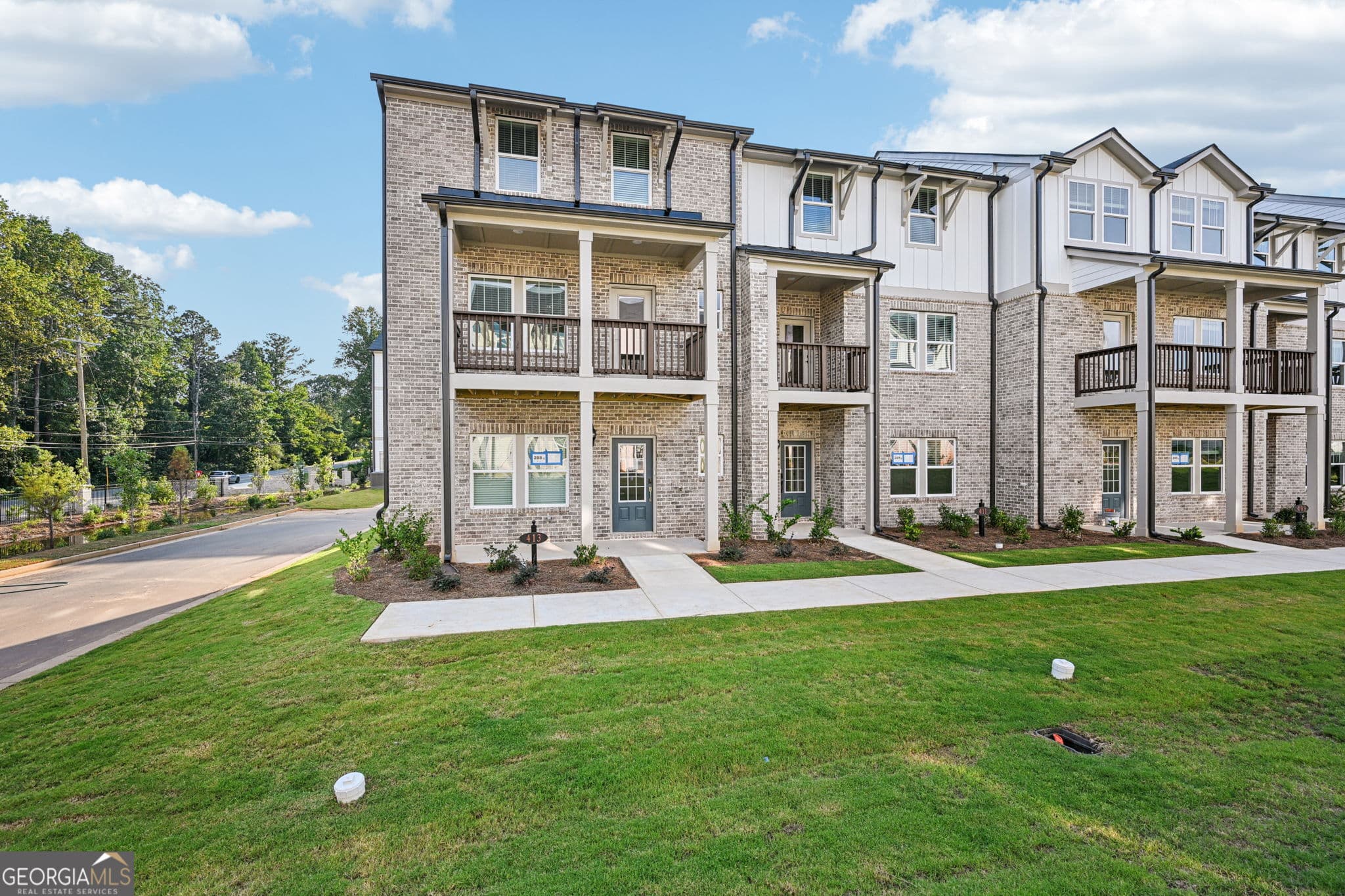 4 bedroom, 3.5 bathroom, 2,247 sq ft townhouse for sale at 435 Elise Way, Lawrenceville, GA 30045 — photo 3
