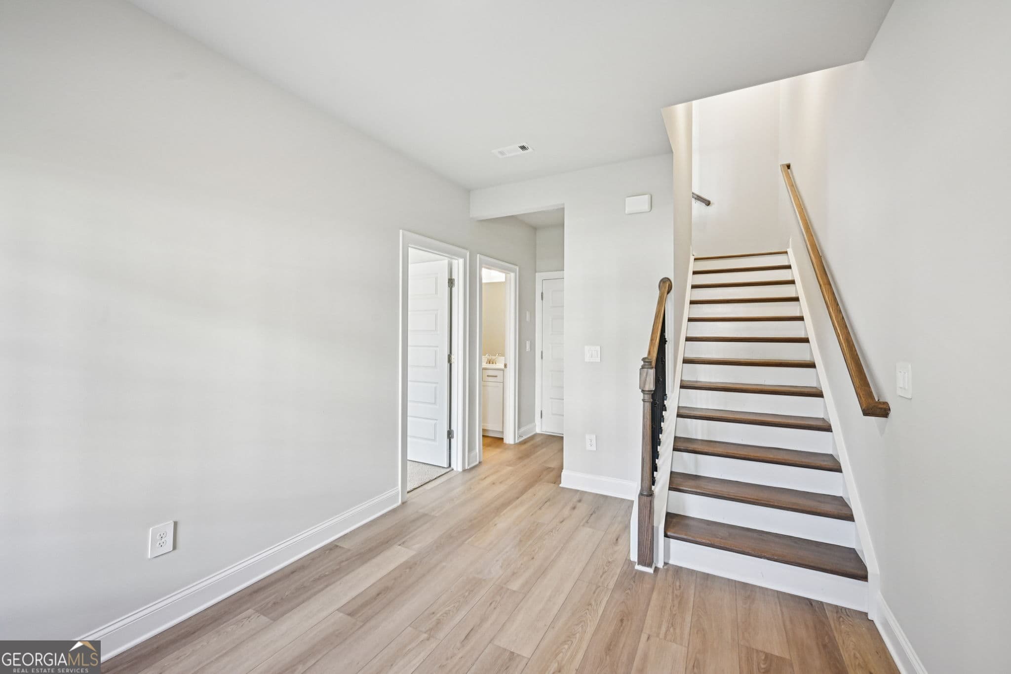 4 bedroom, 3.5 bathroom, 2,247 sq ft townhouse for sale at 435 Elise Way, Lawrenceville, GA 30045 — photo 5