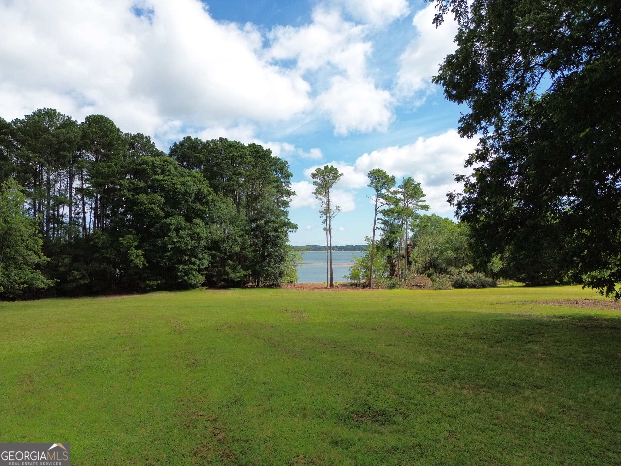 2 bedroom, 2.5 bathroom, 1,750 sq ft single family residence for sale at 257 Methodist Park Lane, Hartwell, GA 30643 — photo 2