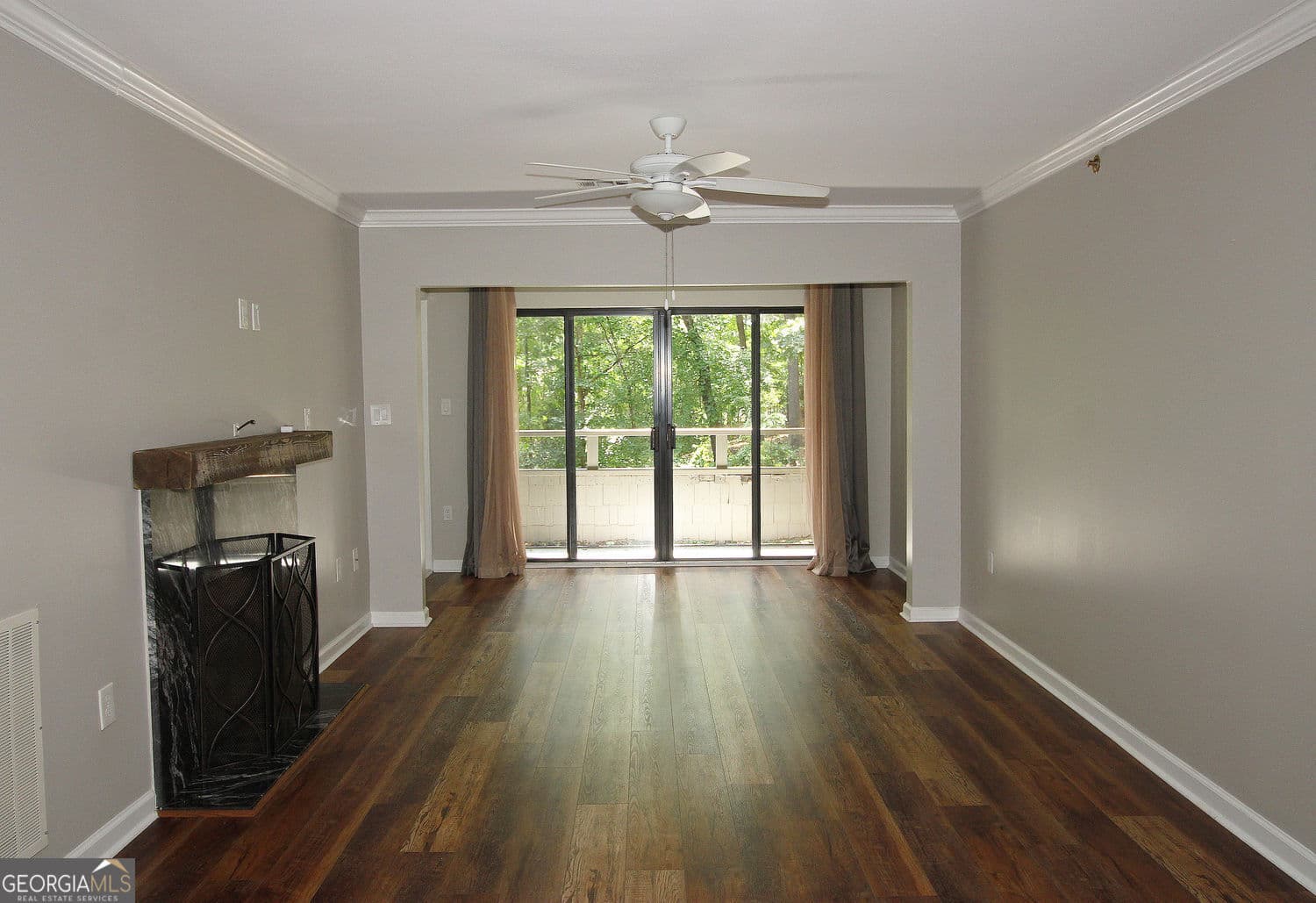 1 bedroom, 1 bathroom, 816 sq ft condominium for sale at 1106 Highland Bluff Drive 106, Atlanta, GA 30339 — photo 8