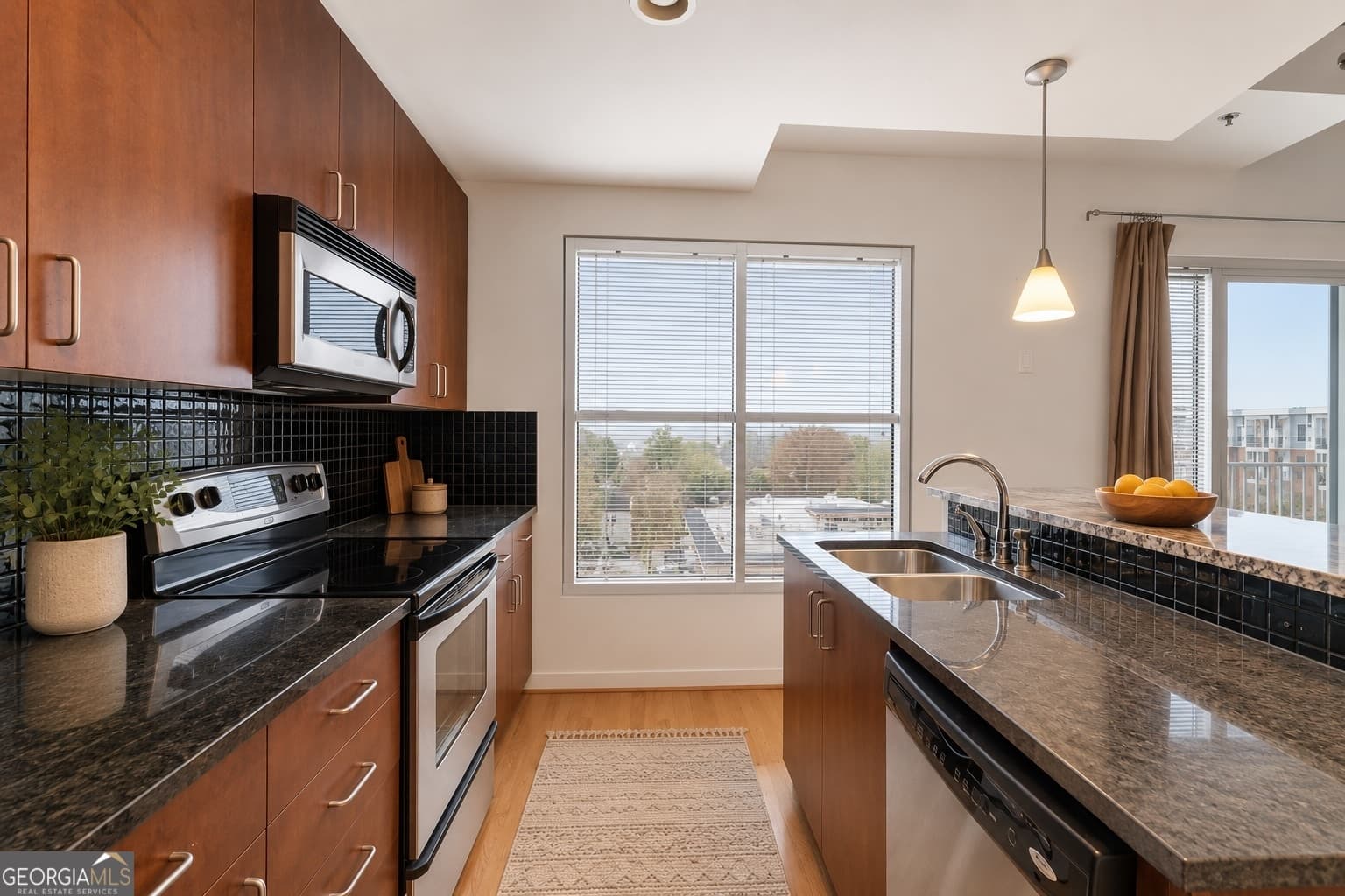 1 bedroom, 1 bathroom, 792 sq ft condominium for sale at 250 Pharr Road 514, Atlanta, GA 30305 — photo 4