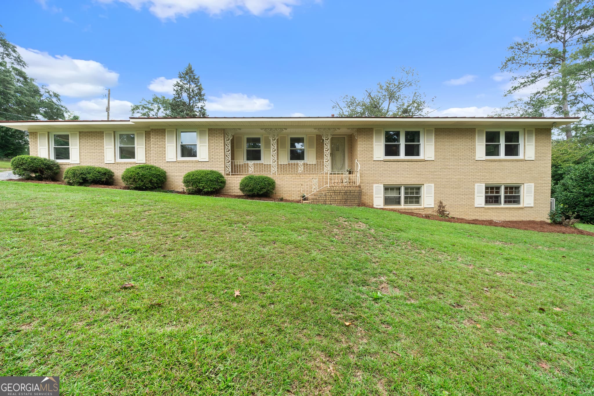 3 bedroom, 2.5 bathroom, 3,071 sq ft single family residence sold at 3954 Ocmulgee East Boulevard, Macon, GA 31217