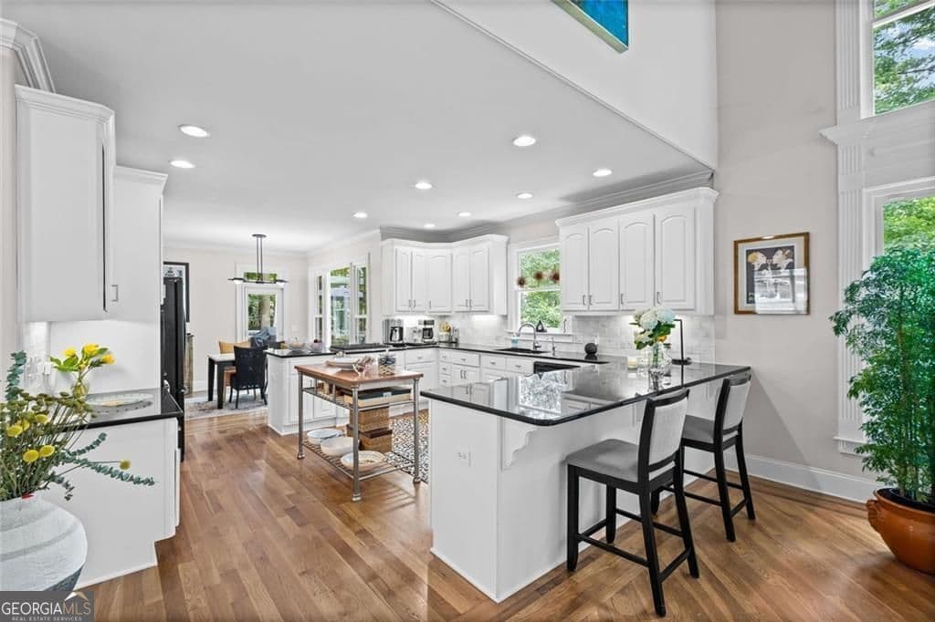 5 bedroom, 5 bathroom, 5,044 sq ft single family residence for sale at 480 Fawn Glen Drive, Roswell, GA 30075 — photo 10