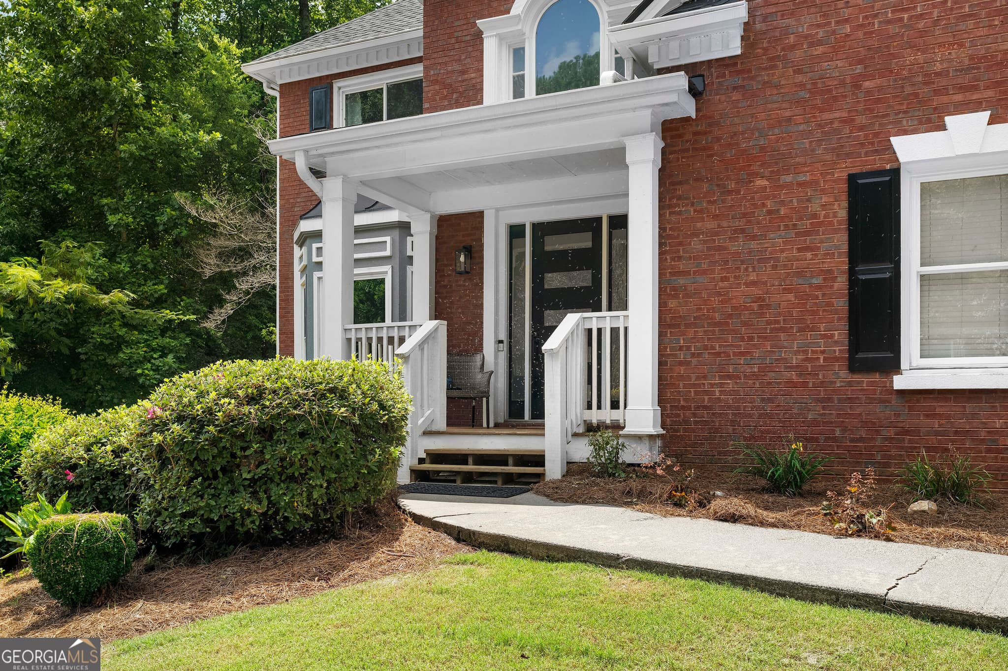 5 bedroom, 3.5 bathroom, 3,775 sq ft single family residence for sale at 1313 Pembridge Way, Kennesaw, GA 30152 — photo 4