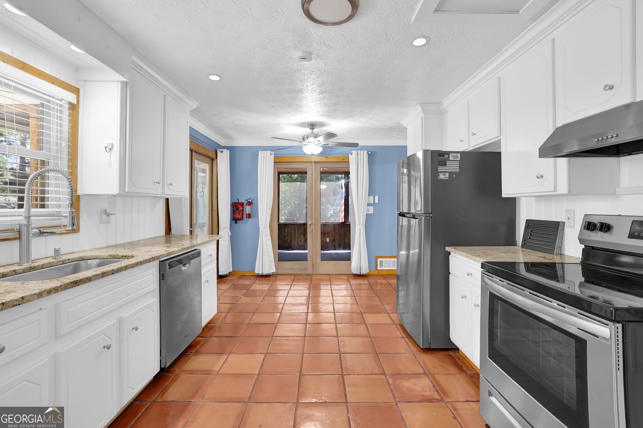 5 bedroom, 3 bathroom, 2,348 sq ft single family residence for sale at 3956 Viewpoint Court, Marietta, GA 30066 — photo 6
