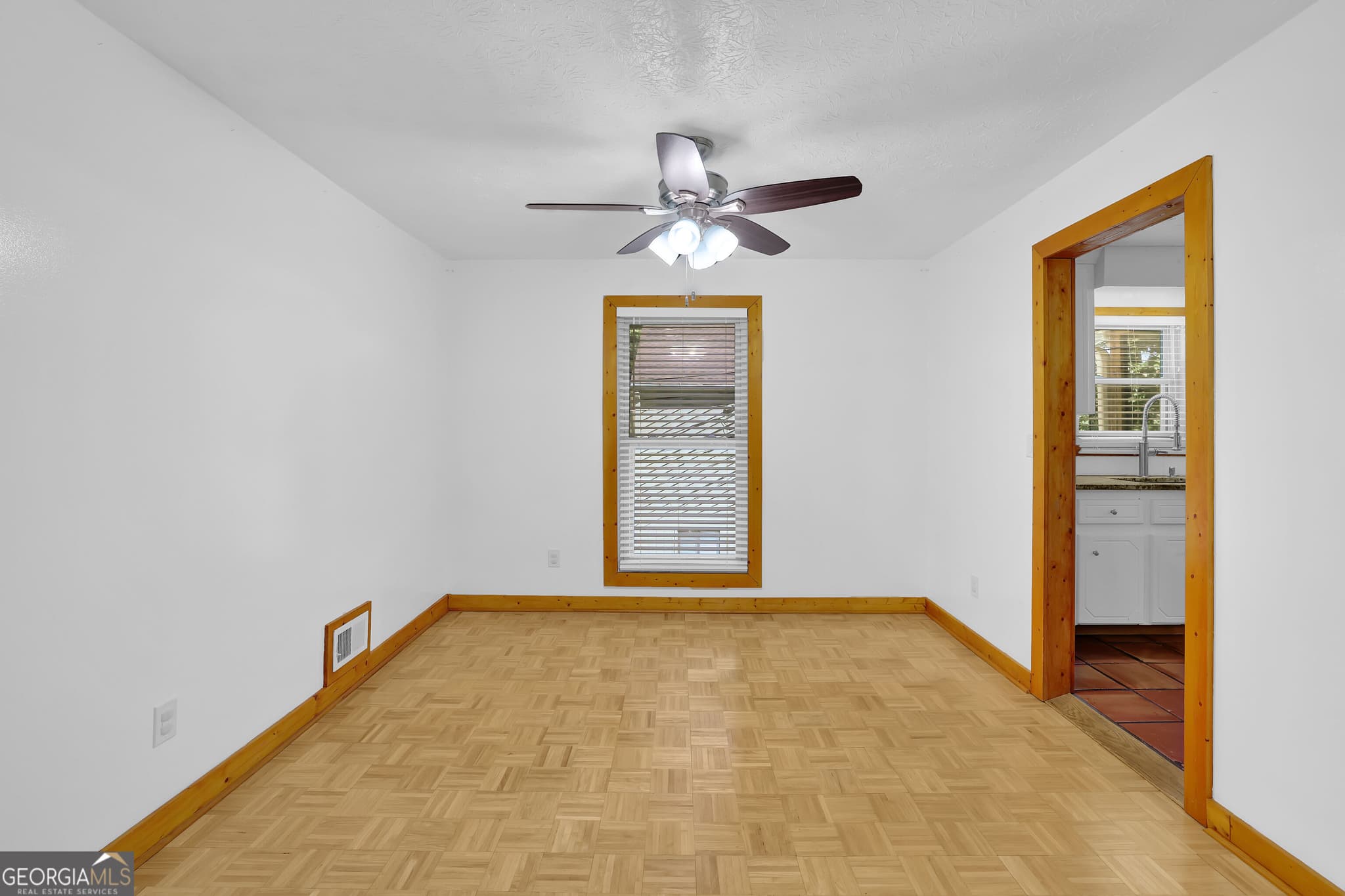 5 bedroom, 3 bathroom, 2,348 sq ft single family residence for sale at 3956 Viewpoint Court, Marietta, GA 30066 — photo 7