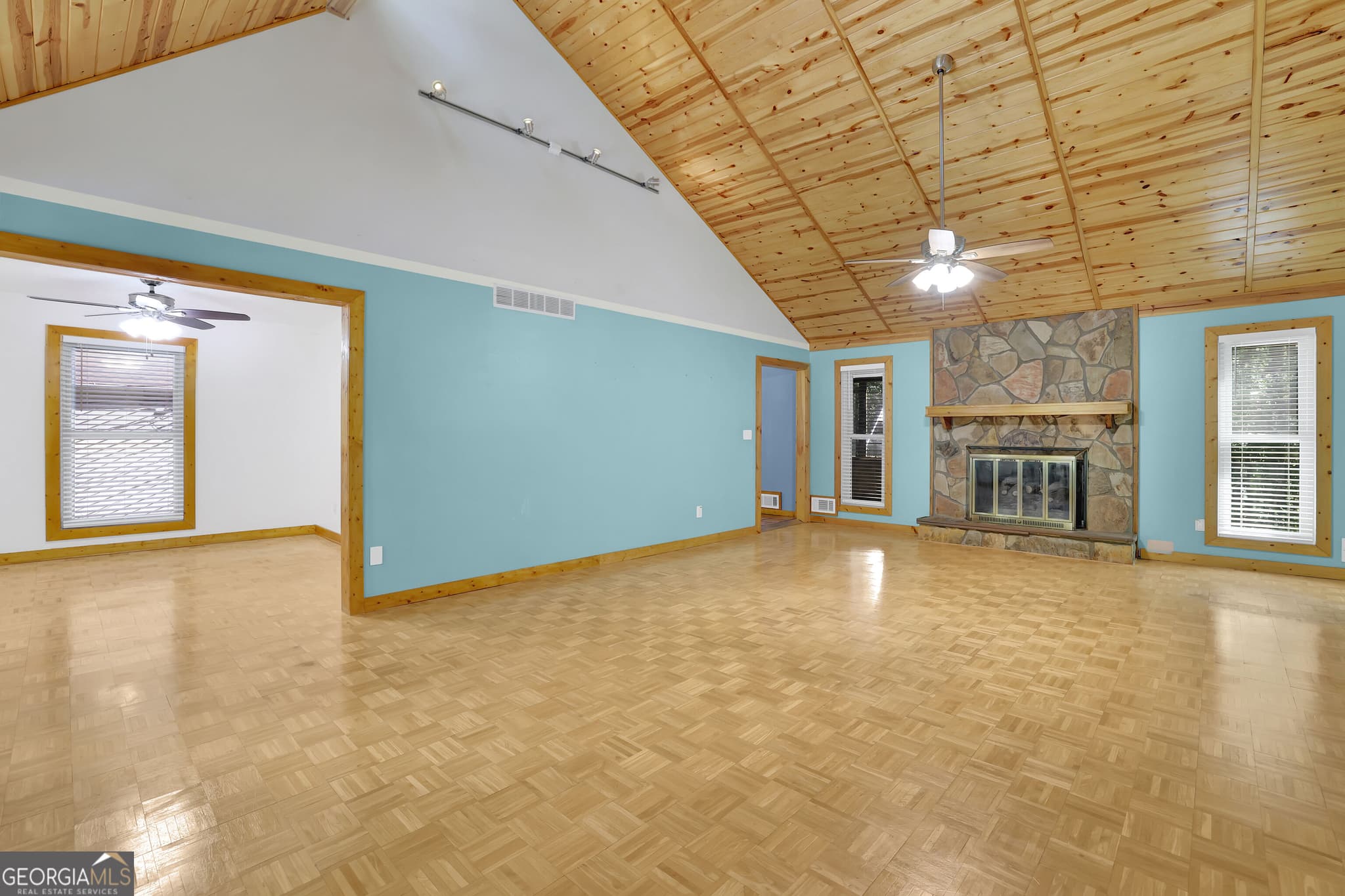 5 bedroom, 3 bathroom, 2,348 sq ft single family residence for sale at 3956 Viewpoint Court, Marietta, GA 30066 — photo 3