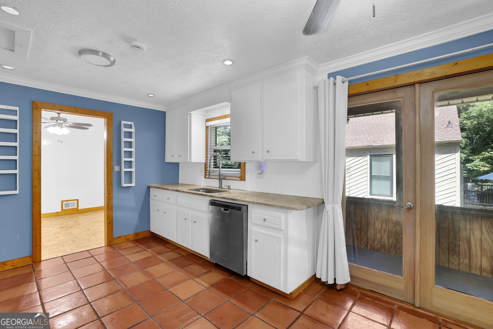 5 bedroom, 3 bathroom, 2,348 sq ft single family residence for sale at 3956 Viewpoint Court, Marietta, GA 30066 — photo 5