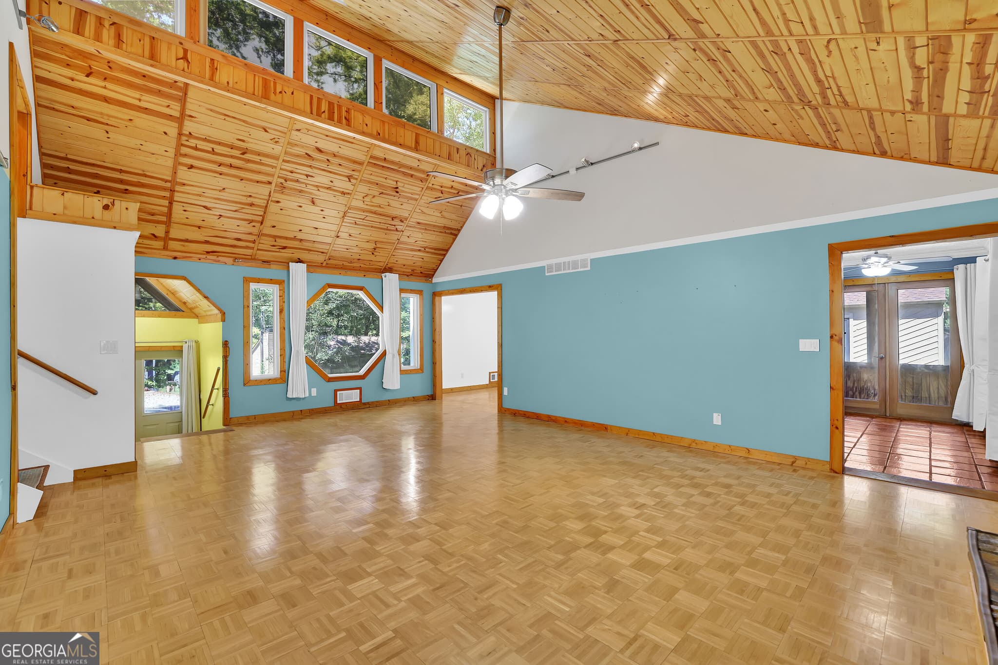 5 bedroom, 3 bathroom, 2,348 sq ft single family residence for sale at 3956 Viewpoint Court, Marietta, GA 30066 — photo 4