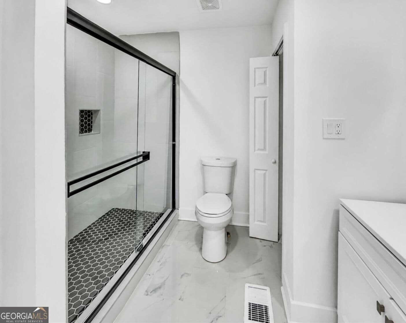 3 bedroom, 2 bathroom, 1,046 sq ft single family residence for rent at 136 Victor Circle, Atlanta, GA 30314 for $2,000 a month — photo 9
