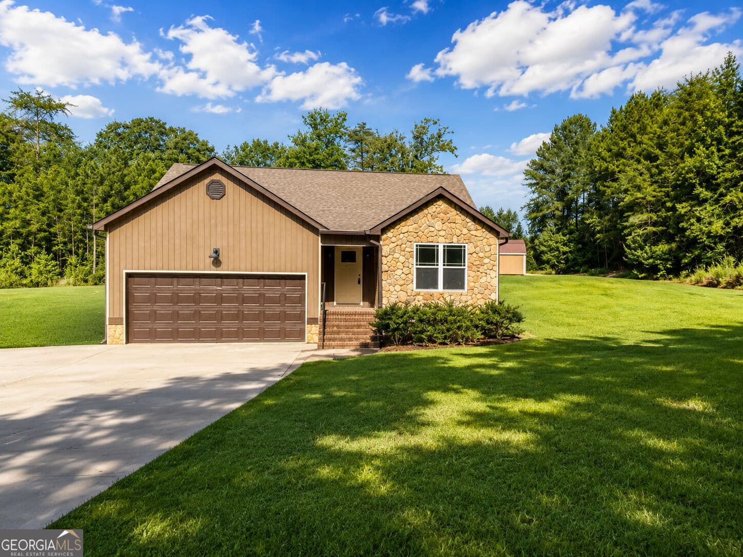 3 bedroom, 2 bathroom, 1,767 sq ft single family residence under contract at 55 Skyline Hts, Lafayette, GA 30728 — photo 2