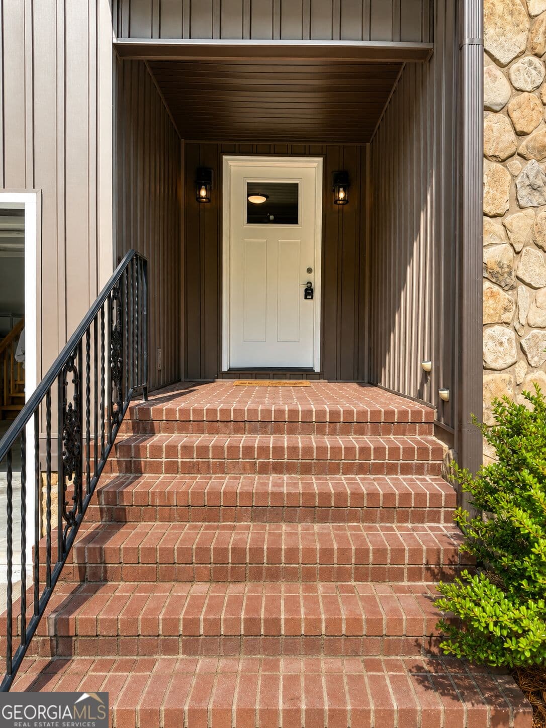 3 bedroom, 2 bathroom, 1,767 sq ft single family residence under contract at 55 Skyline Hts, Lafayette, GA 30728 — photo 3