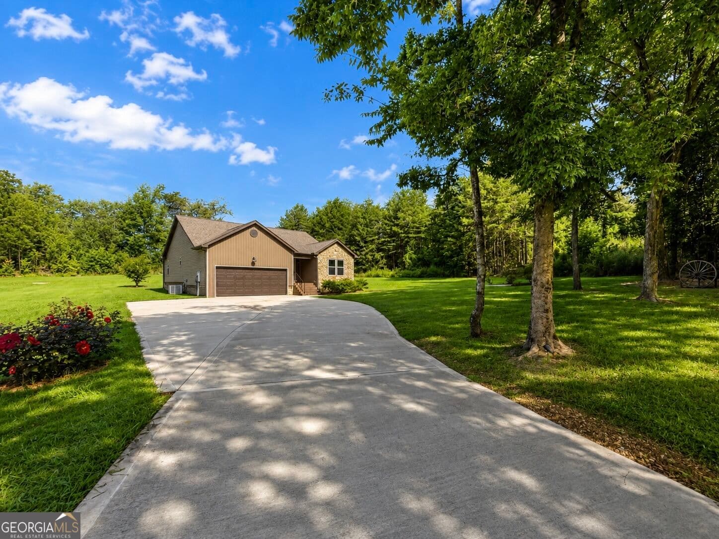 3 bedroom, 2 bathroom, 1,767 sq ft single family residence under contract at 55 Skyline Hts, Lafayette, GA 30728