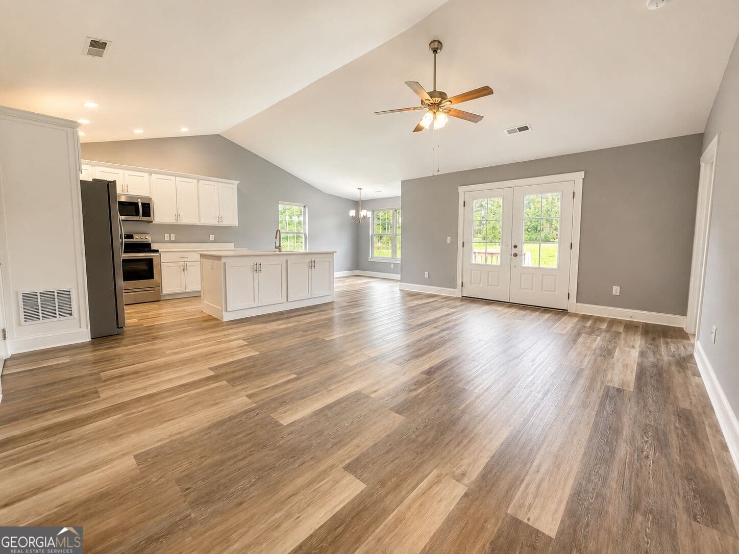 3 bedroom, 2 bathroom, 1,767 sq ft single family residence under contract at 55 Skyline Hts, Lafayette, GA 30728 — photo 5