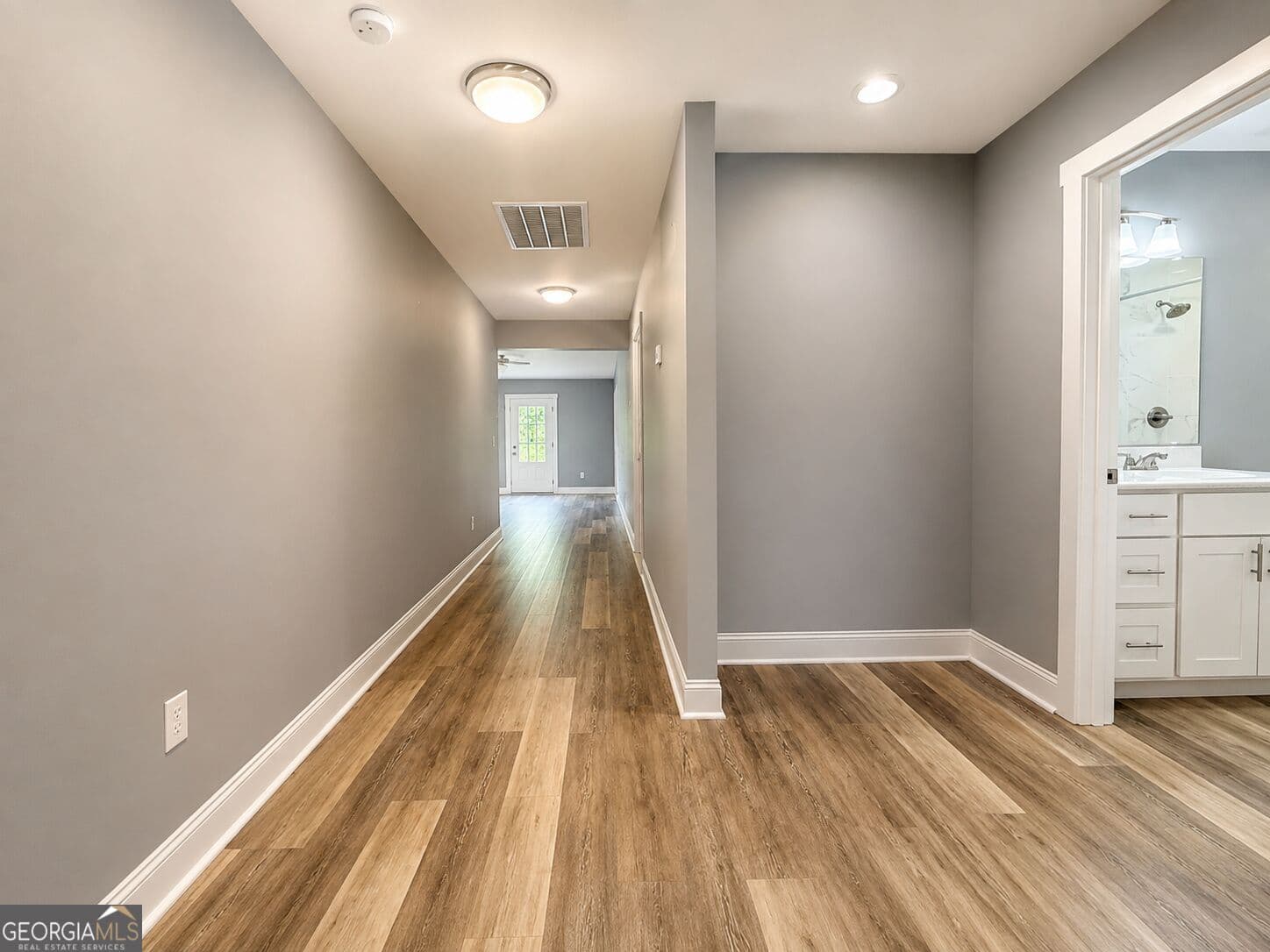 3 bedroom, 2 bathroom, 1,767 sq ft single family residence under contract at 55 Skyline Hts, Lafayette, GA 30728 — photo 4