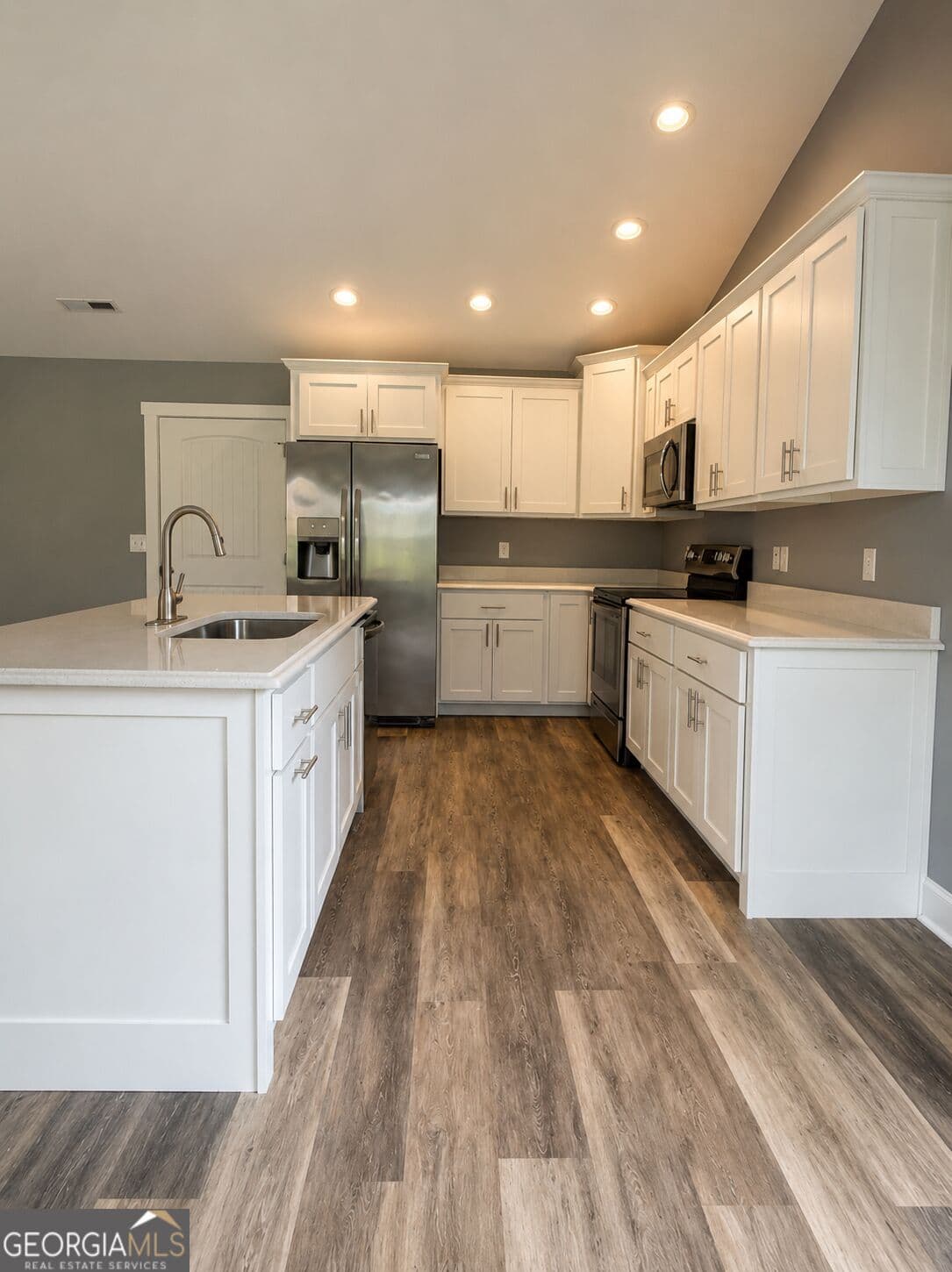 3 bedroom, 2 bathroom, 1,767 sq ft single family residence under contract at 55 Skyline Hts, Lafayette, GA 30728 — photo 8