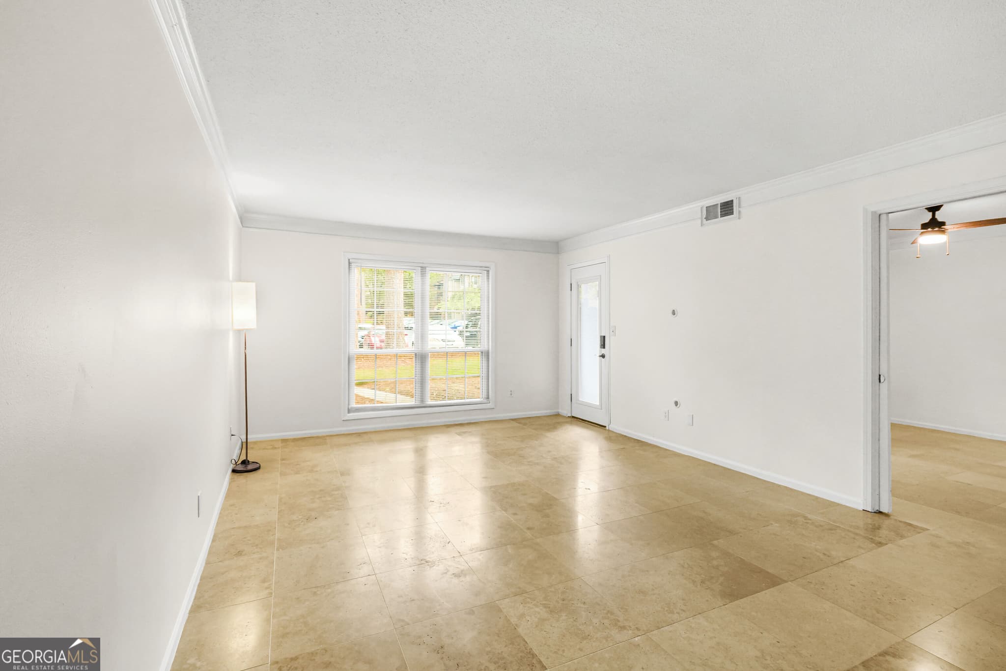 3 bedroom, 2 bathroom, 1,469 sq ft condominium for sale at 6851 Roswell Road M13, Sandy Springs, GA 30328 — photo 2