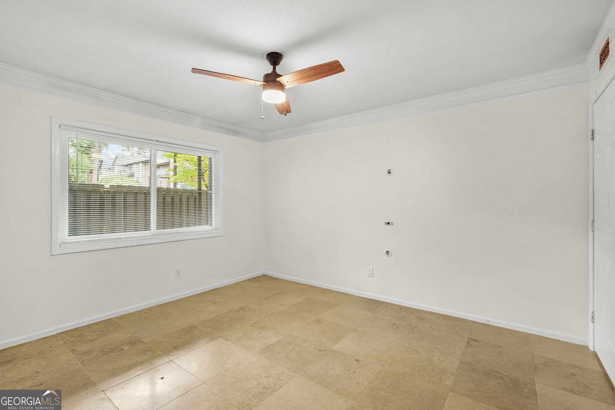 3 bedroom, 2 bathroom, 1,469 sq ft condominium for sale at 6851 Roswell Road M13, Sandy Springs, GA 30328 — photo 7