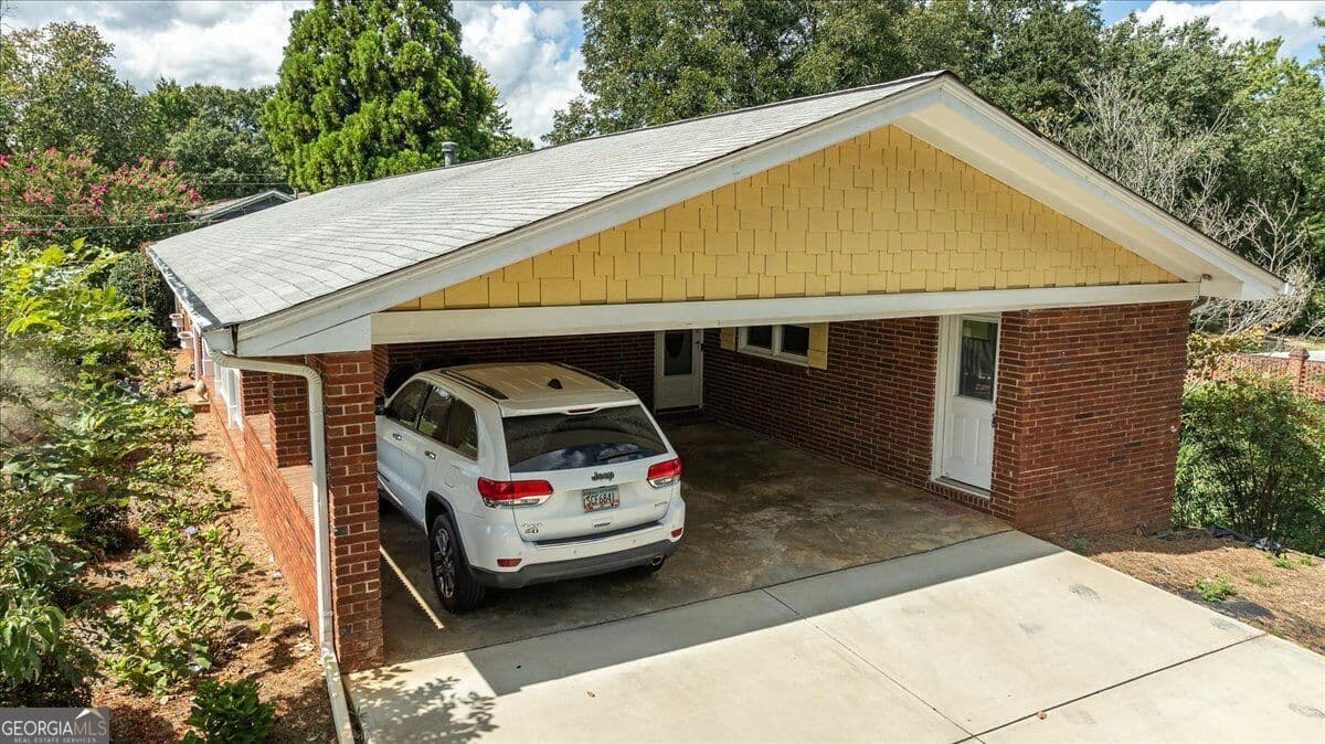 4 bedroom, 3 bathroom, 3,820 sq ft single family residence for sale at 580 Hurt Road, Smyrna, GA 30082 — photo 7