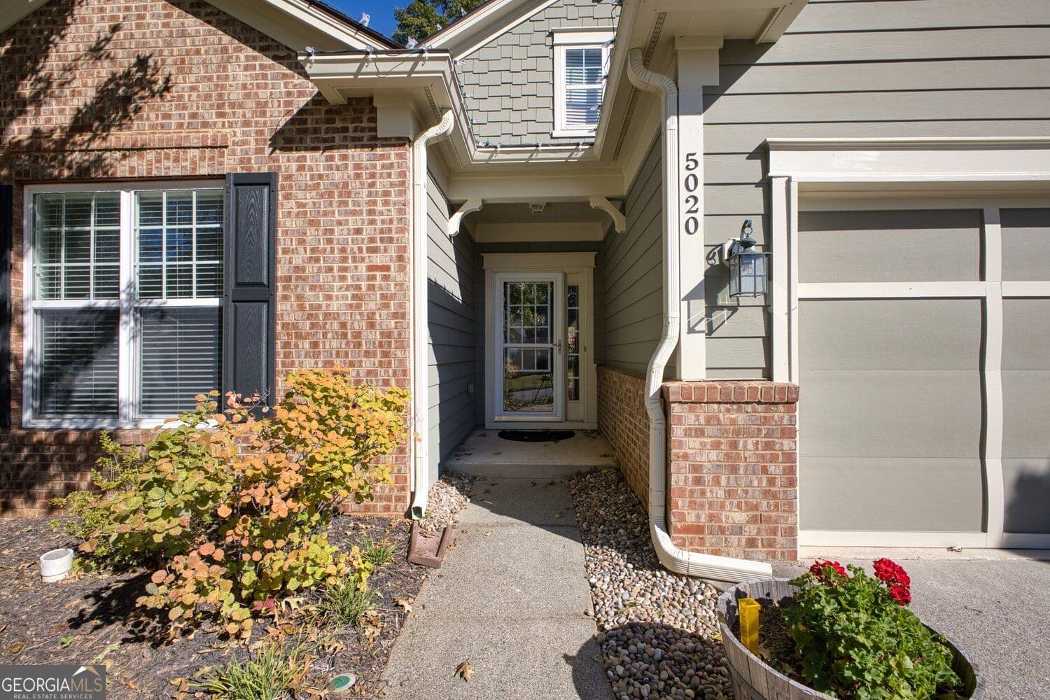 3 bedroom, 2 bathroom, 2,073 sq ft single family residence for sale at 5020 Duke Drive, Cumming, GA 30040 — photo 2