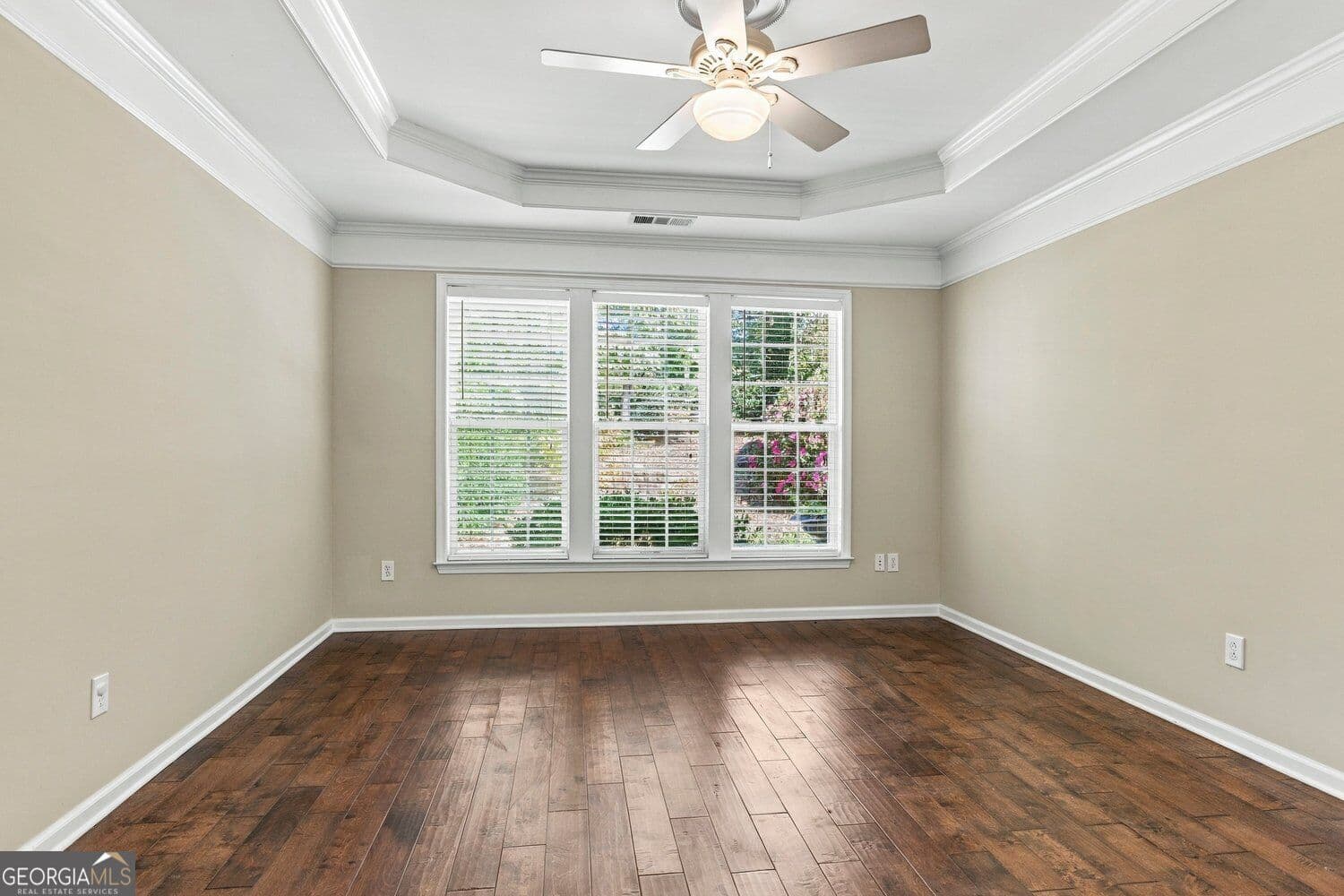 3 bedroom, 2 bathroom, 2,073 sq ft single family residence for sale at 5020 Duke Drive, Cumming, GA 30040 — photo 10