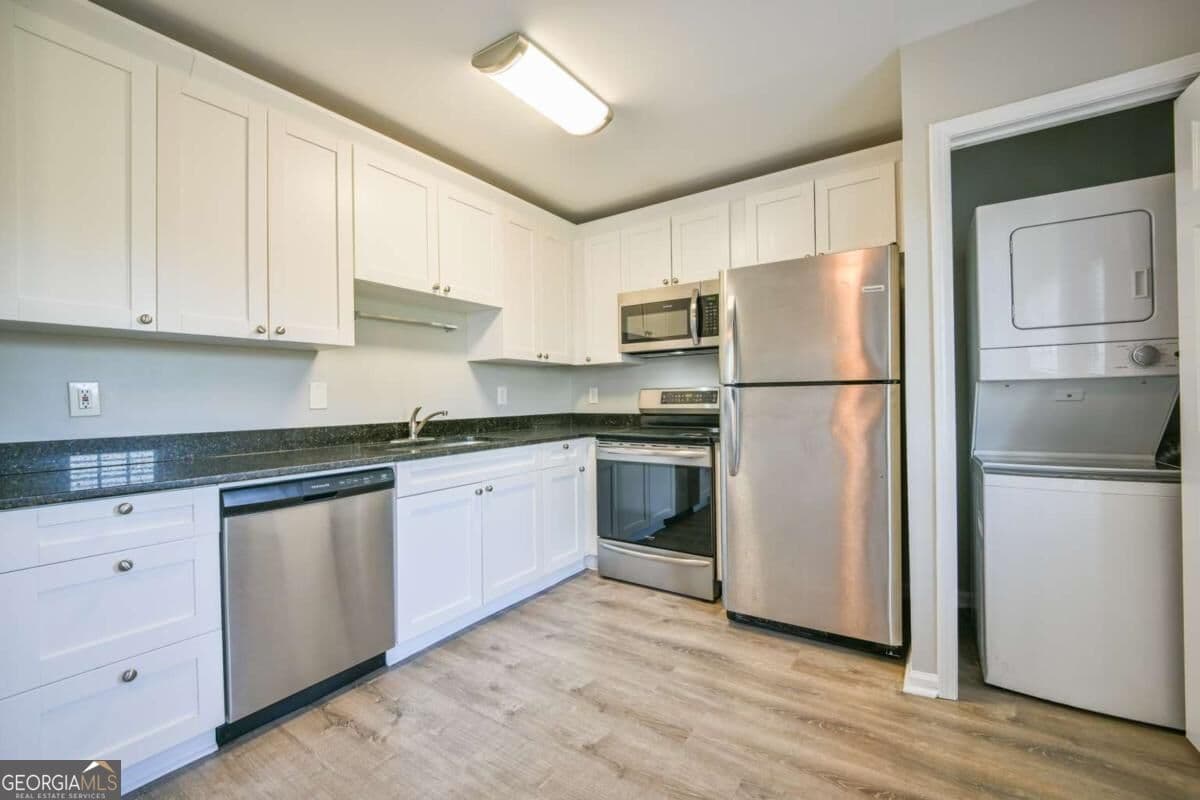 4 bedroom, 2 bathroom, 1,536 sq ft condominium for sale at 2165 Milledge Avenue E6, Athens, GA 30605 — photo 9