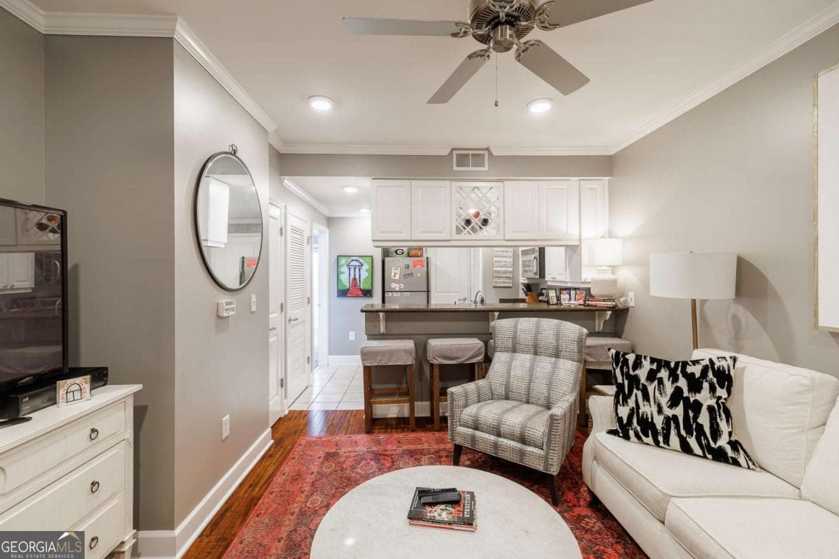 2 bedroom, 2 bathroom, 768 sq ft condominium for sale at 250 Broad Street 706, Athens, GA 30601 — photo 7