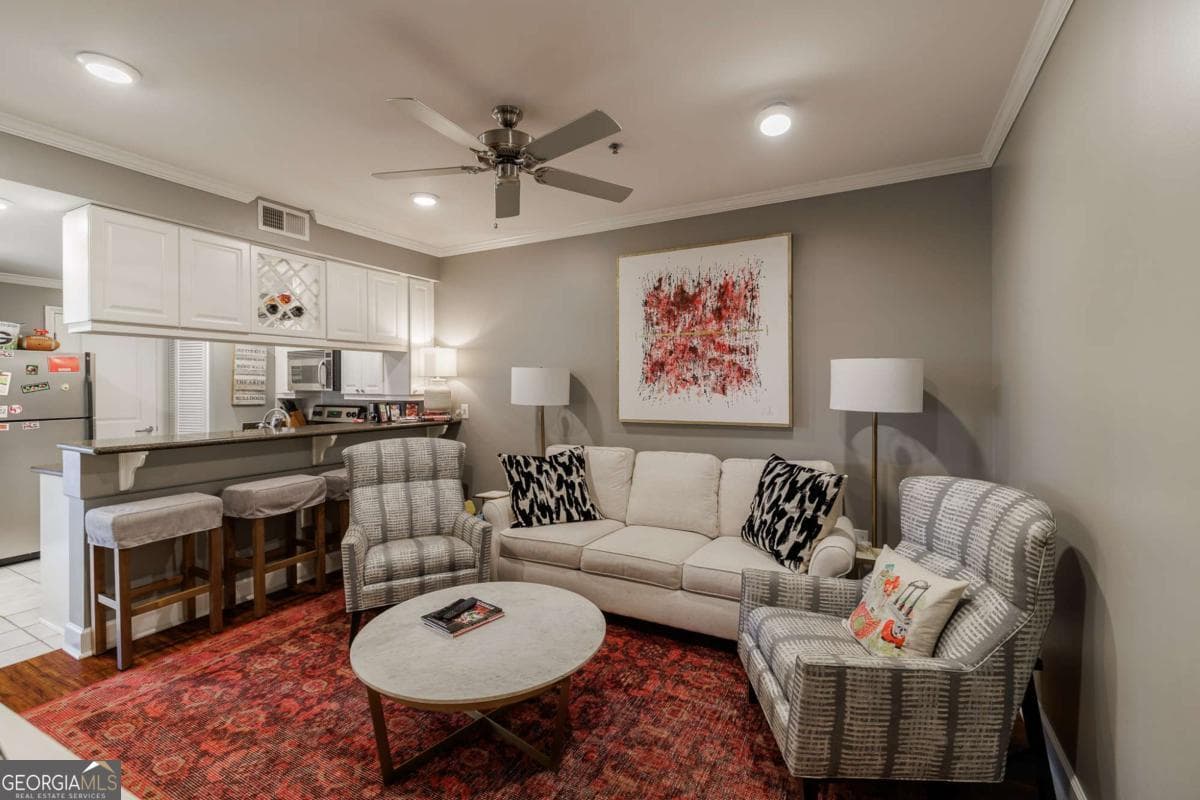 2 bedroom, 2 bathroom, 768 sq ft condominium for sale at 250 Broad Street 706, Athens, GA 30601 — photo 5