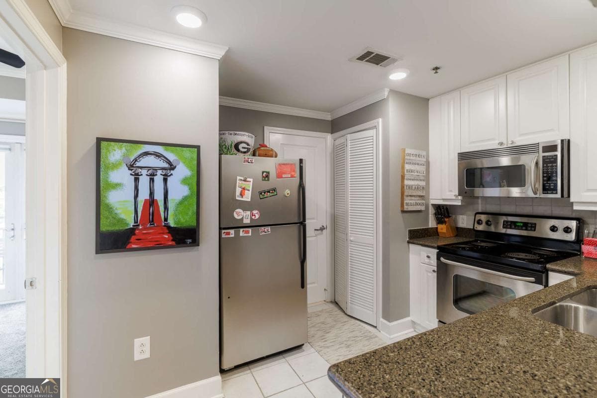 2 bedroom, 2 bathroom, 768 sq ft condominium for sale at 250 Broad Street 706, Athens, GA 30601 — photo 9
