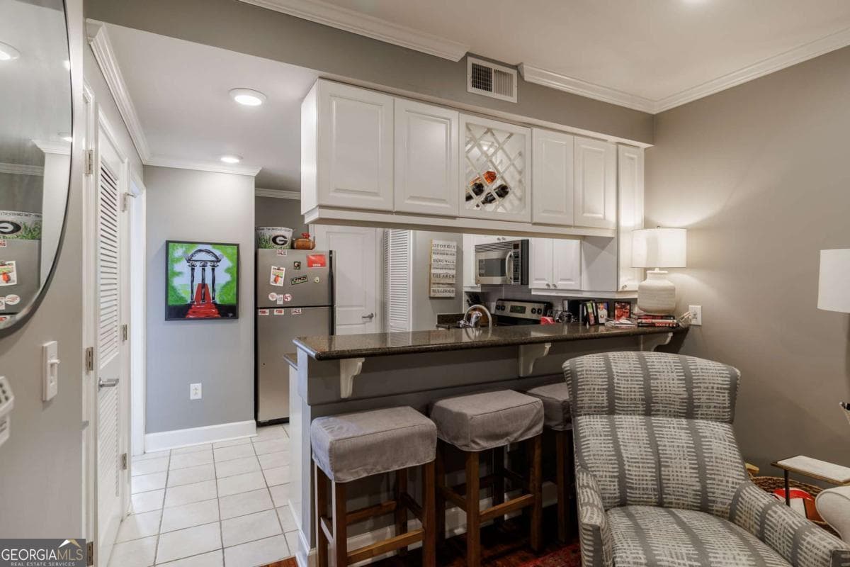 2 bedroom, 2 bathroom, 768 sq ft condominium for sale at 250 Broad Street 706, Athens, GA 30601 — photo 8