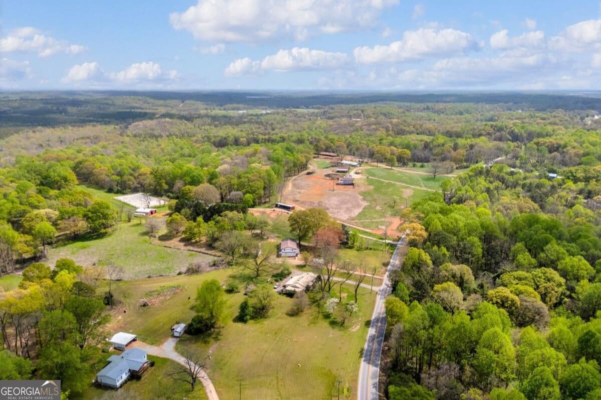 4 bedroom, 3 bathroom, 3,030 sq ft single family residence for sale at 8606 Holly Springs Road, Maysville, GA 30558 — photo 5