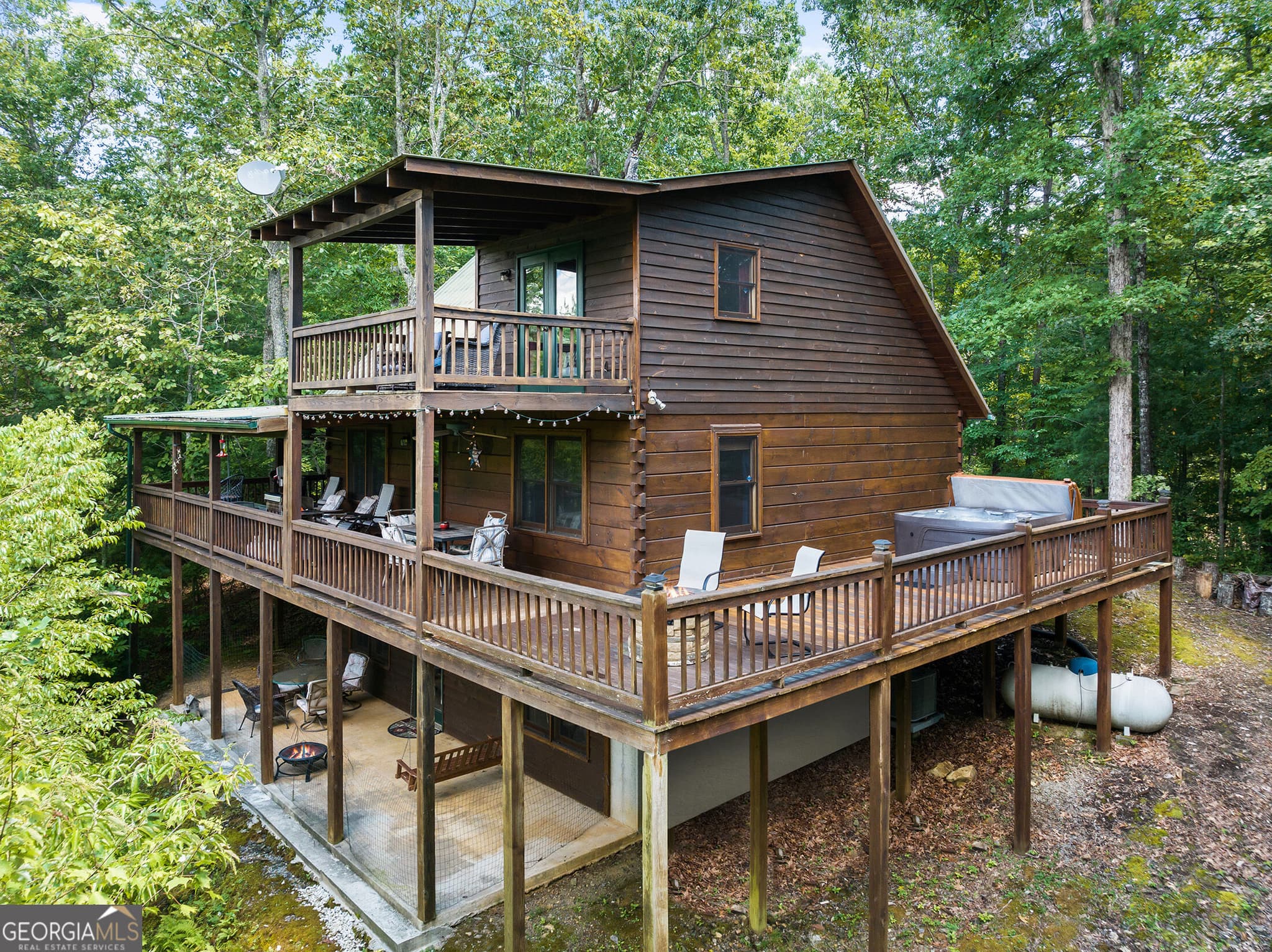 3 bedroom, 3 bathroom, 2,076 sq ft cabin,single family residence for sale at 220 Lakota Lane, Mineral Bluff, GA 30559