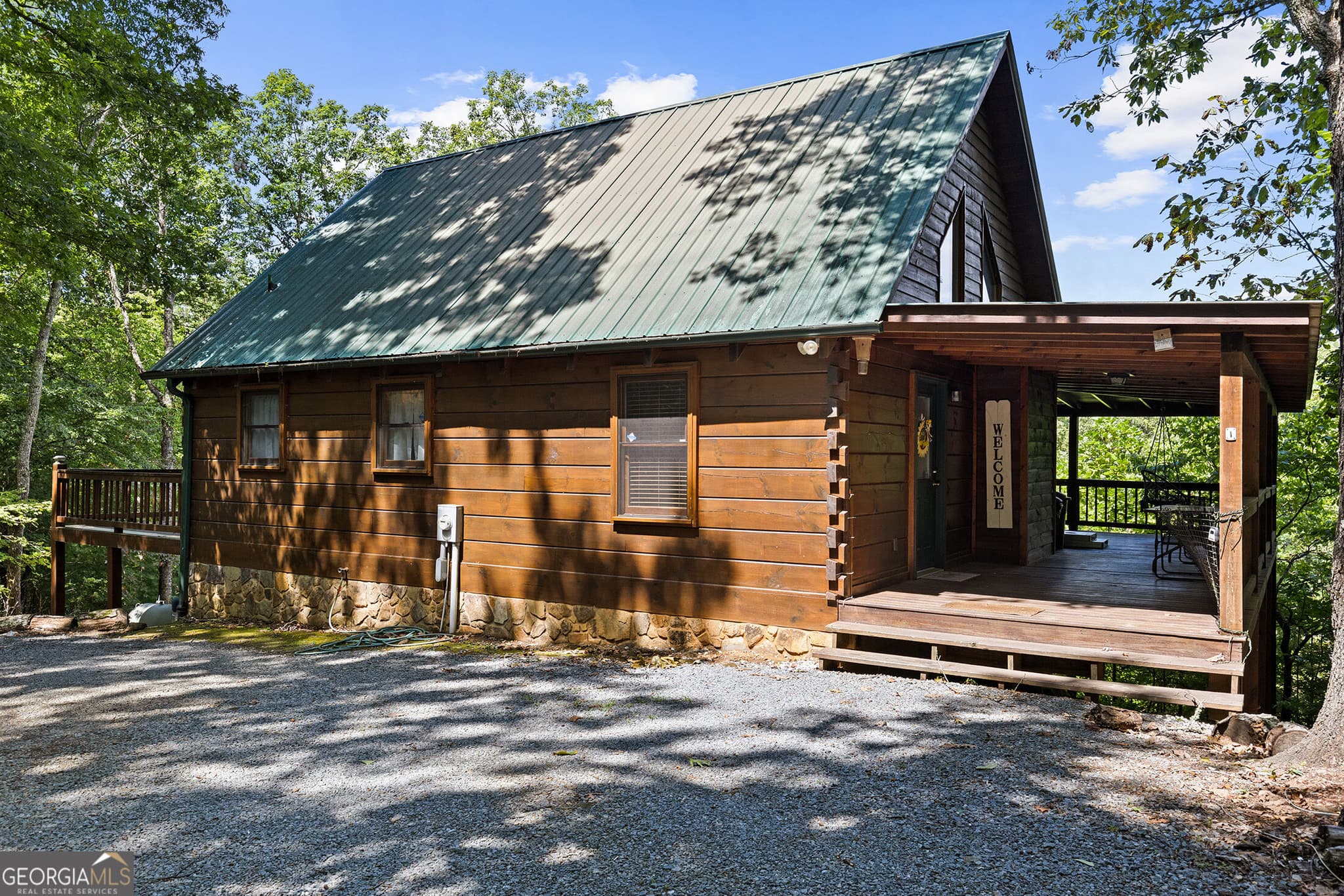 3 bedroom, 3 bathroom, 2,076 sq ft cabin,single family residence for sale at 220 Lakota Lane, Mineral Bluff, GA 30559 — photo 5