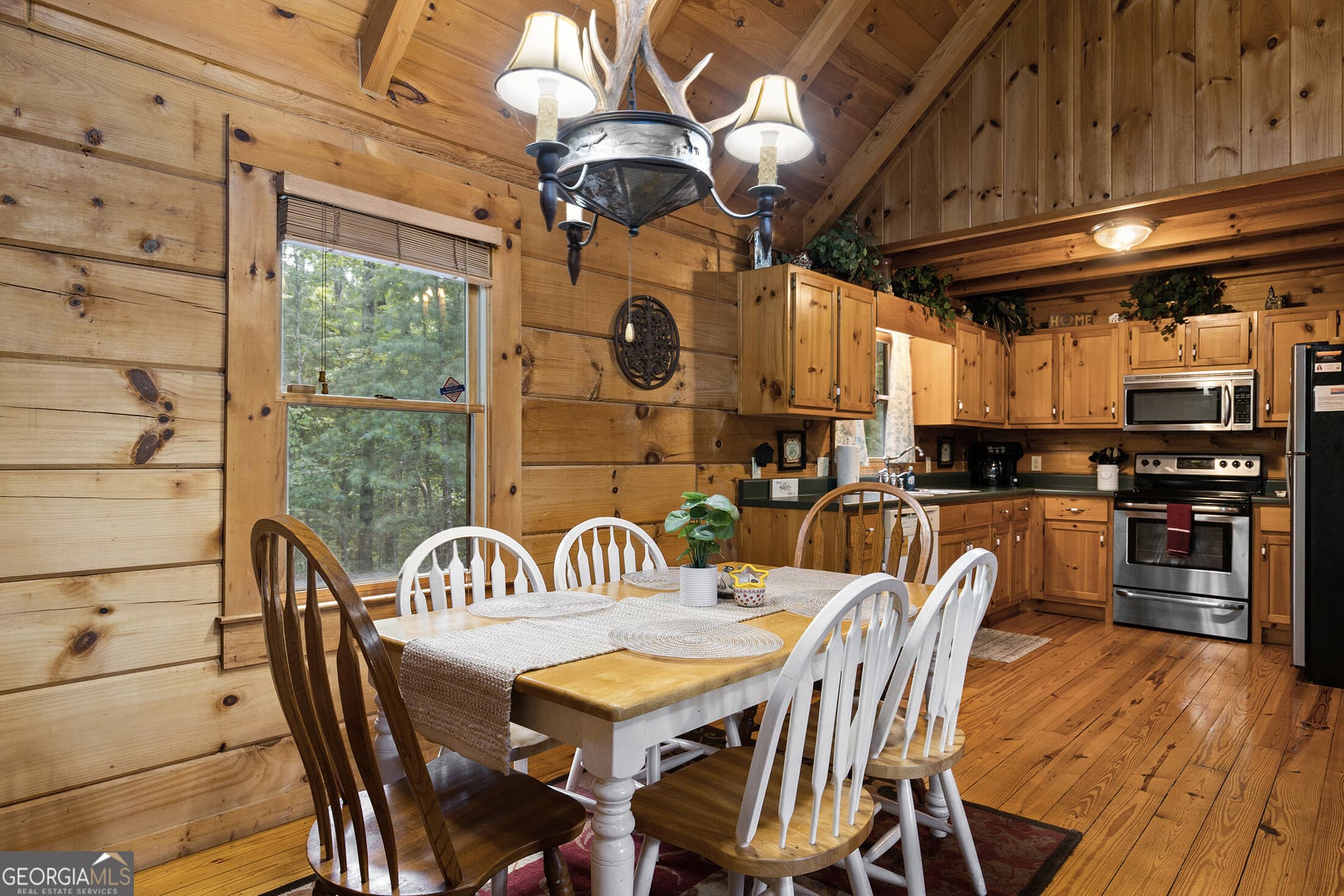 3 bedroom, 3 bathroom, 2,076 sq ft cabin,single family residence for sale at 220 Lakota Lane, Mineral Bluff, GA 30559 — photo 9