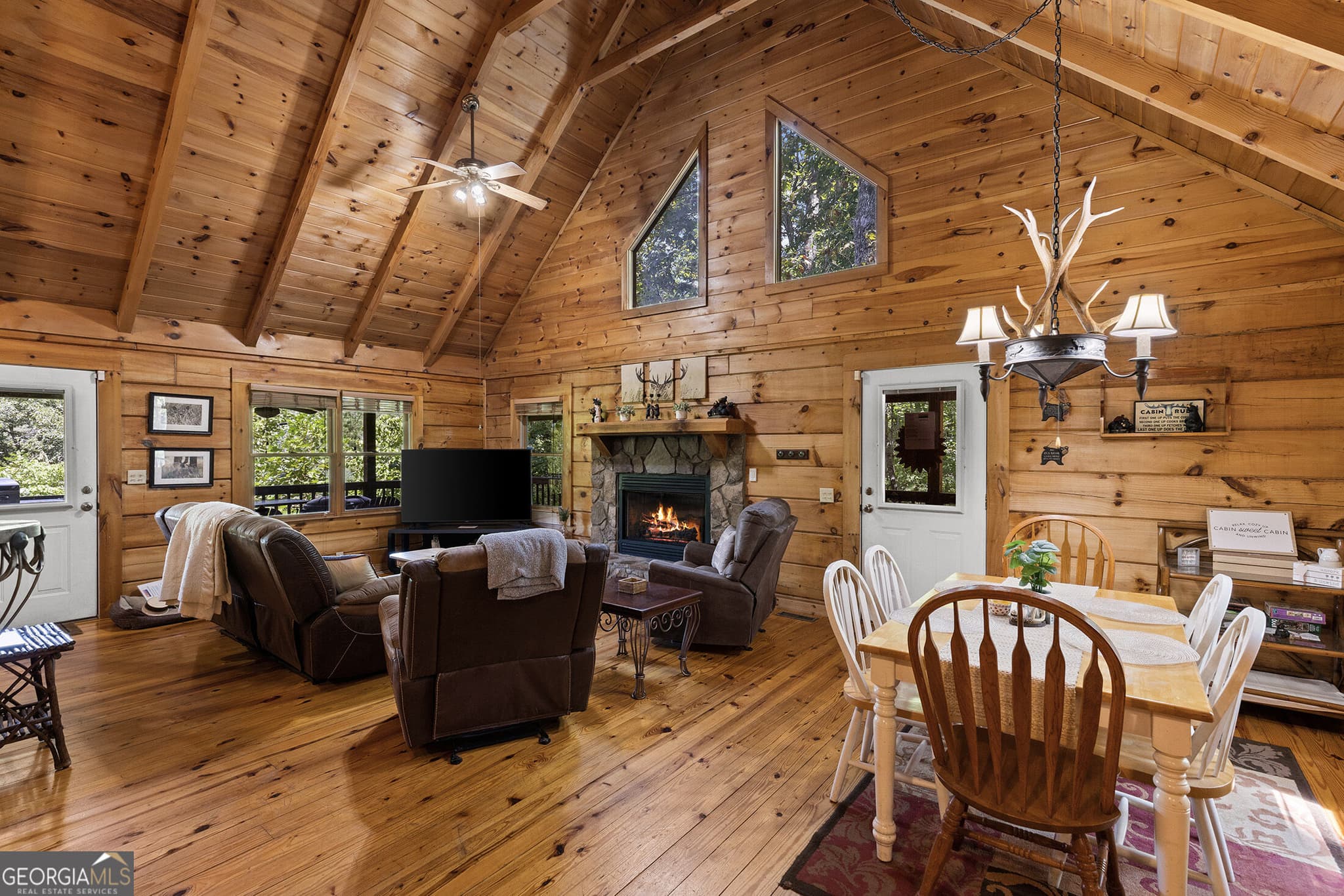 3 bedroom, 3 bathroom, 2,076 sq ft cabin,single family residence for sale at 220 Lakota Lane, Mineral Bluff, GA 30559 — photo 8