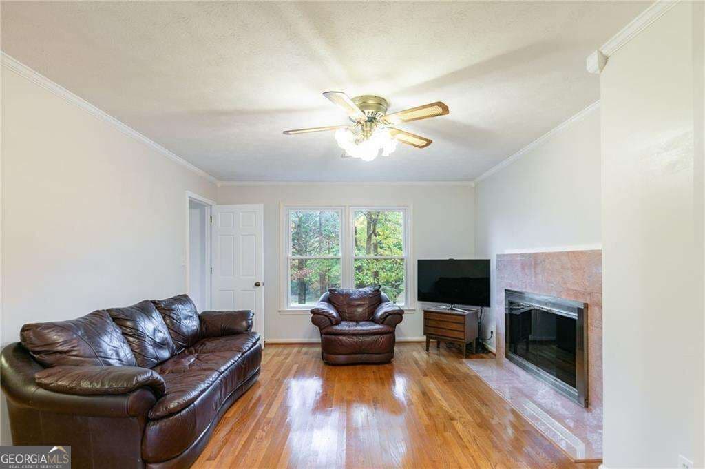 4 bedroom, 2.5 bathroom, 2,255 sq ft single family residence for sale at 620 Oakstone Way, Roswell, GA 30075 — photo 6
