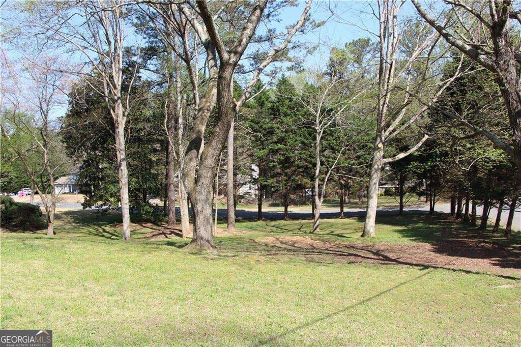 4 bedroom, 2.5 bathroom, 2,255 sq ft single family residence for sale at 620 Oakstone Way, Roswell, GA 30075 — photo 4