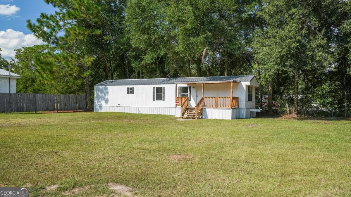 2 bedroom, 1 bathroom, 840 sq ft manufactured home,single family residence for sale at 50 Sangster Road, Jesup, GA 31545 — photo 9