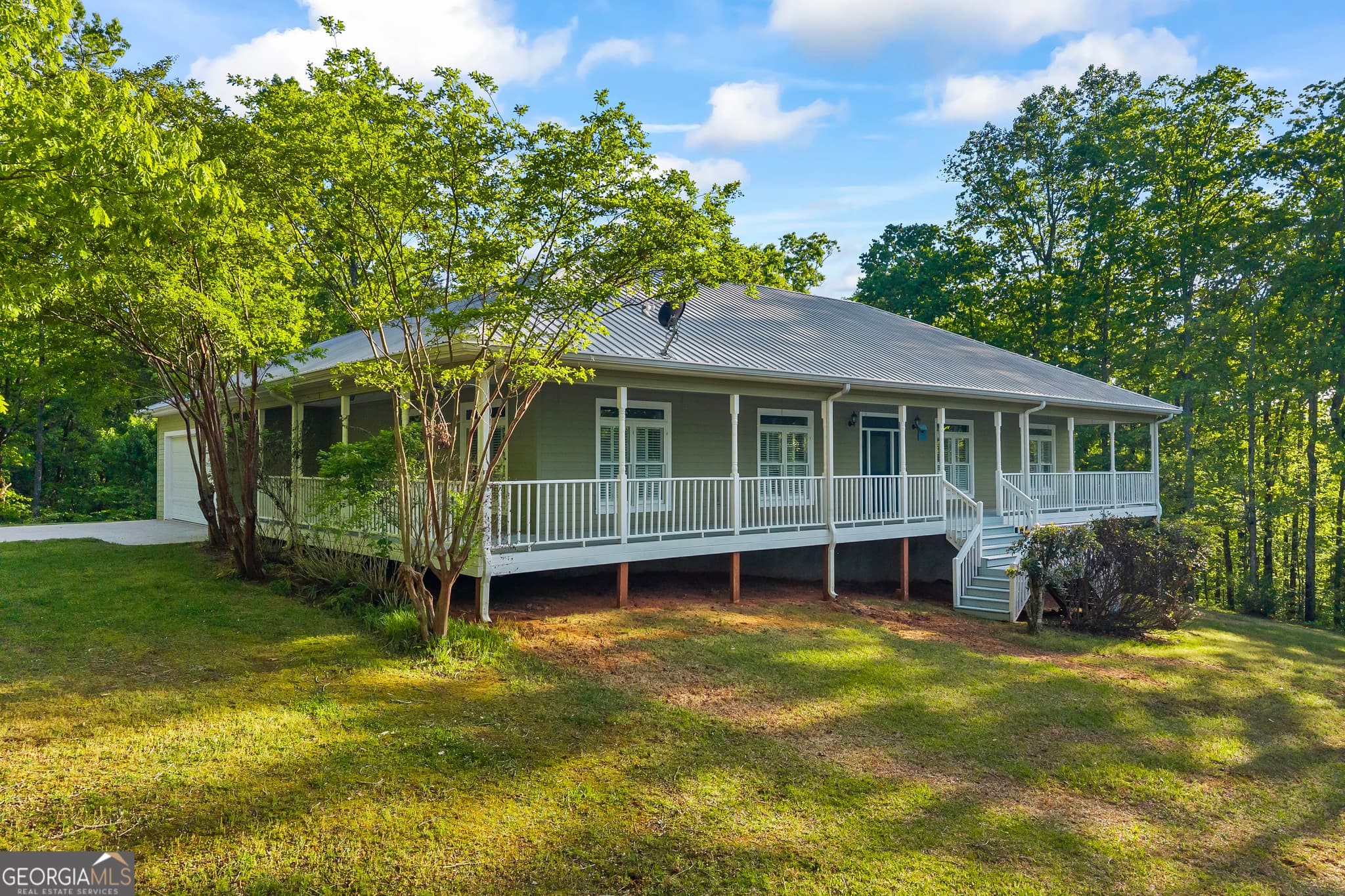 3 bedroom, 2 bathroom, 2,680 sq ft single family residence for sale at 920 Yeoman Lake Road, Clarkesville, GA 30523 — photo 2