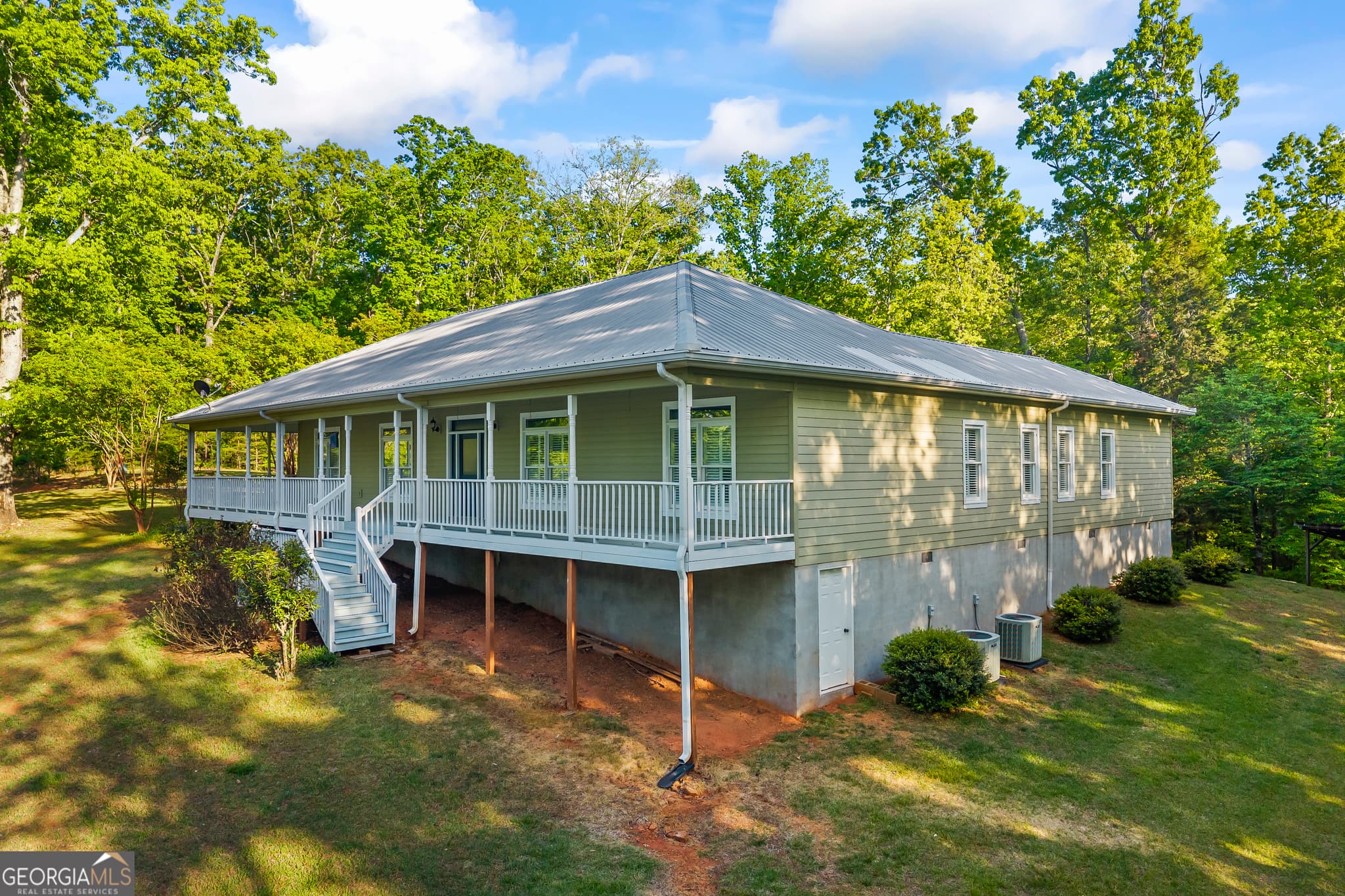 3 bedroom, 2 bathroom, 2,680 sq ft single family residence for sale at 920 Yeoman Lake Road, Clarkesville, GA 30523 — photo 3
