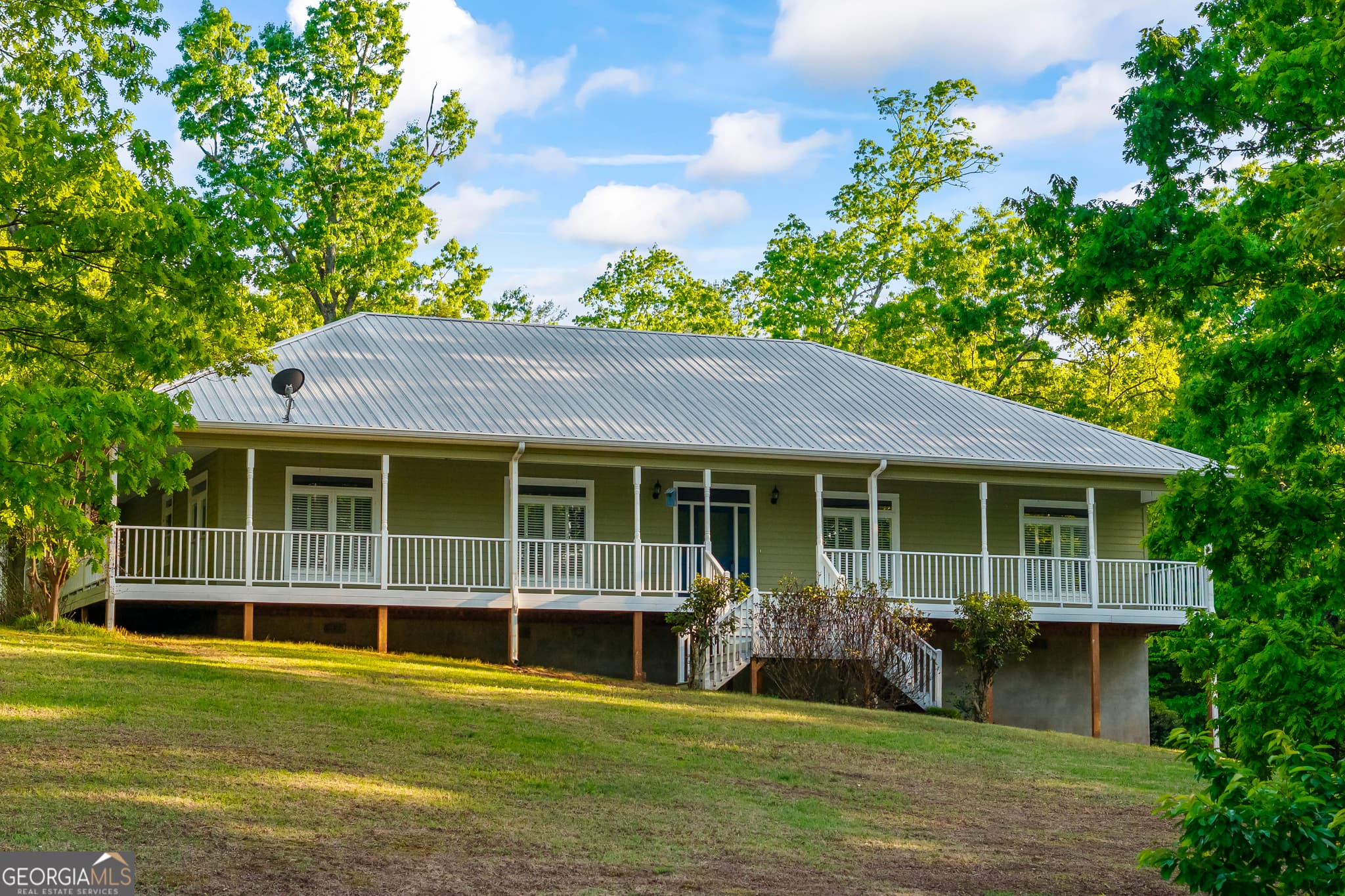 3 bedroom, 2 bathroom, 2,680 sq ft single family residence for sale at 920 Yeoman Lake Road, Clarkesville, GA 30523 — photo 1 of 95