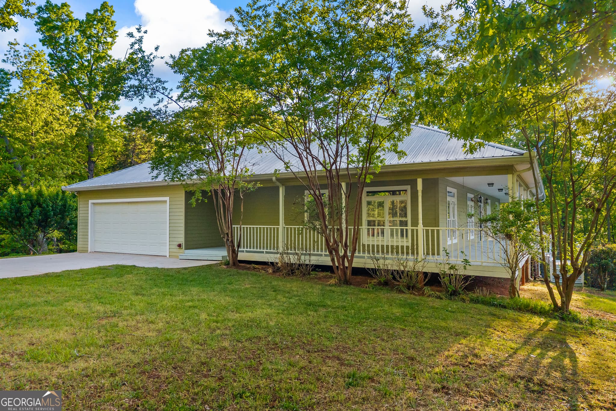 3 bedroom, 2 bathroom, 2,680 sq ft single family residence for sale at 920 Yeoman Lake Road, Clarkesville, GA 30523 — photo 5
