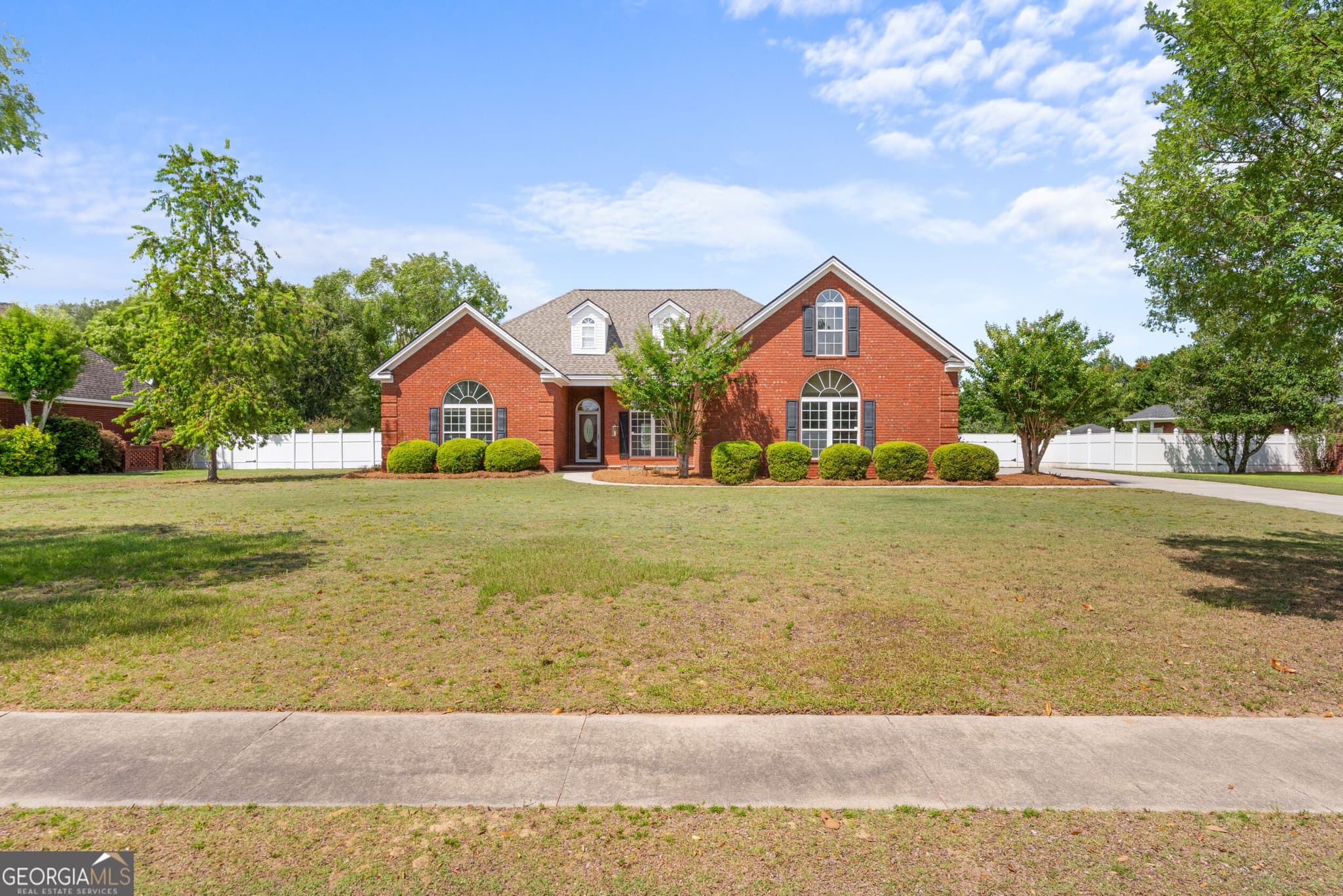 5 bedroom, 3.5 bathroom, 2,539 sq ft single family residence for rent at 304 Flat Bush Drive, Guyton, GA 31312 for $3,000 a month — photo 2