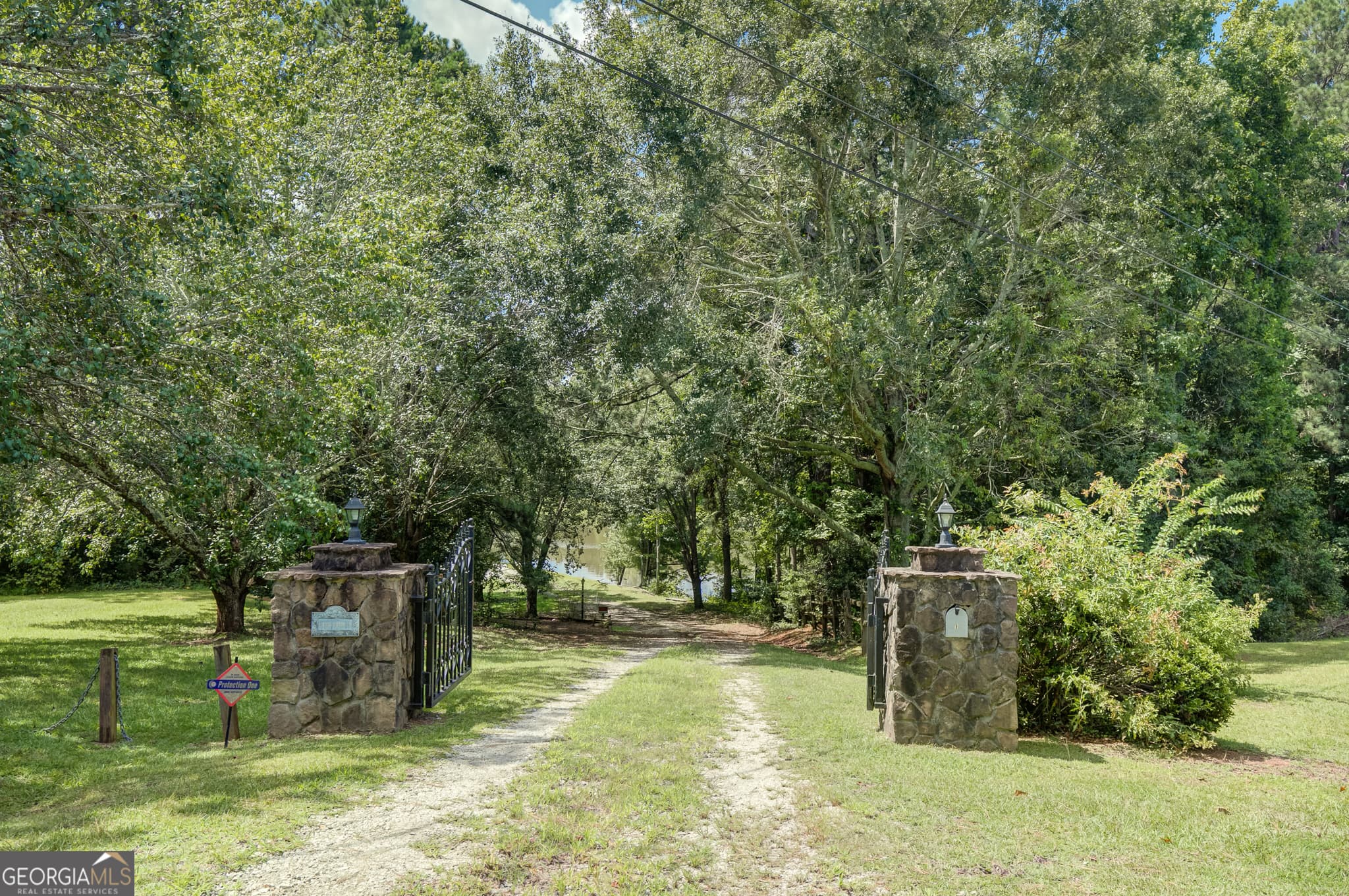 3 bedroom, 4 bathroom, 2,244 sq ft single family residence for sale at 215 Wessmanor Drive, Bowdon, GA 30108 — photo 3
