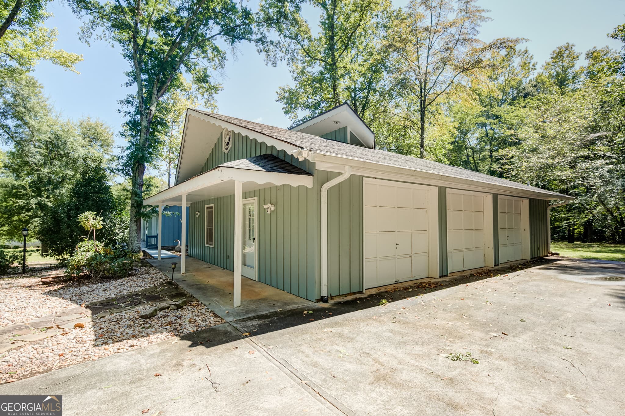3 bedroom, 4 bathroom, 2,244 sq ft single family residence for sale at 215 Wessmanor Drive, Bowdon, GA 30108 — photo 5