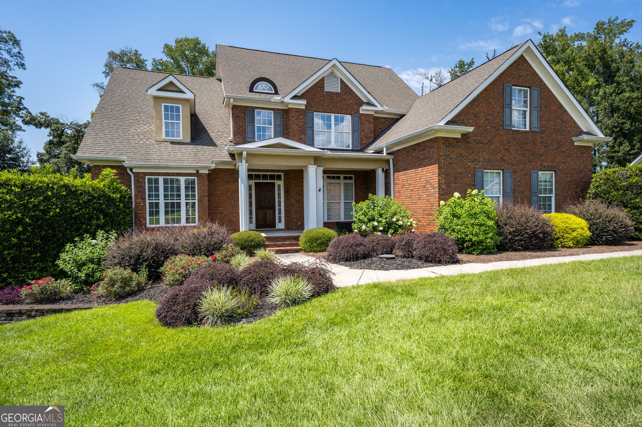 4 bedroom, 2.5 bathroom, 2,820 sq ft single family residence for sale at 214 Oakleaf Drive, Macon, GA 31210 — photo 1 of 42