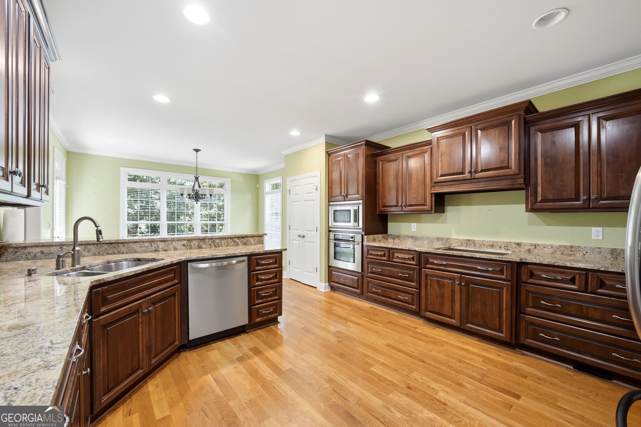 4 bedroom, 2.5 bathroom, 2,820 sq ft single family residence for sale at 214 Oakleaf Drive, Macon, GA 31210 — photo 8