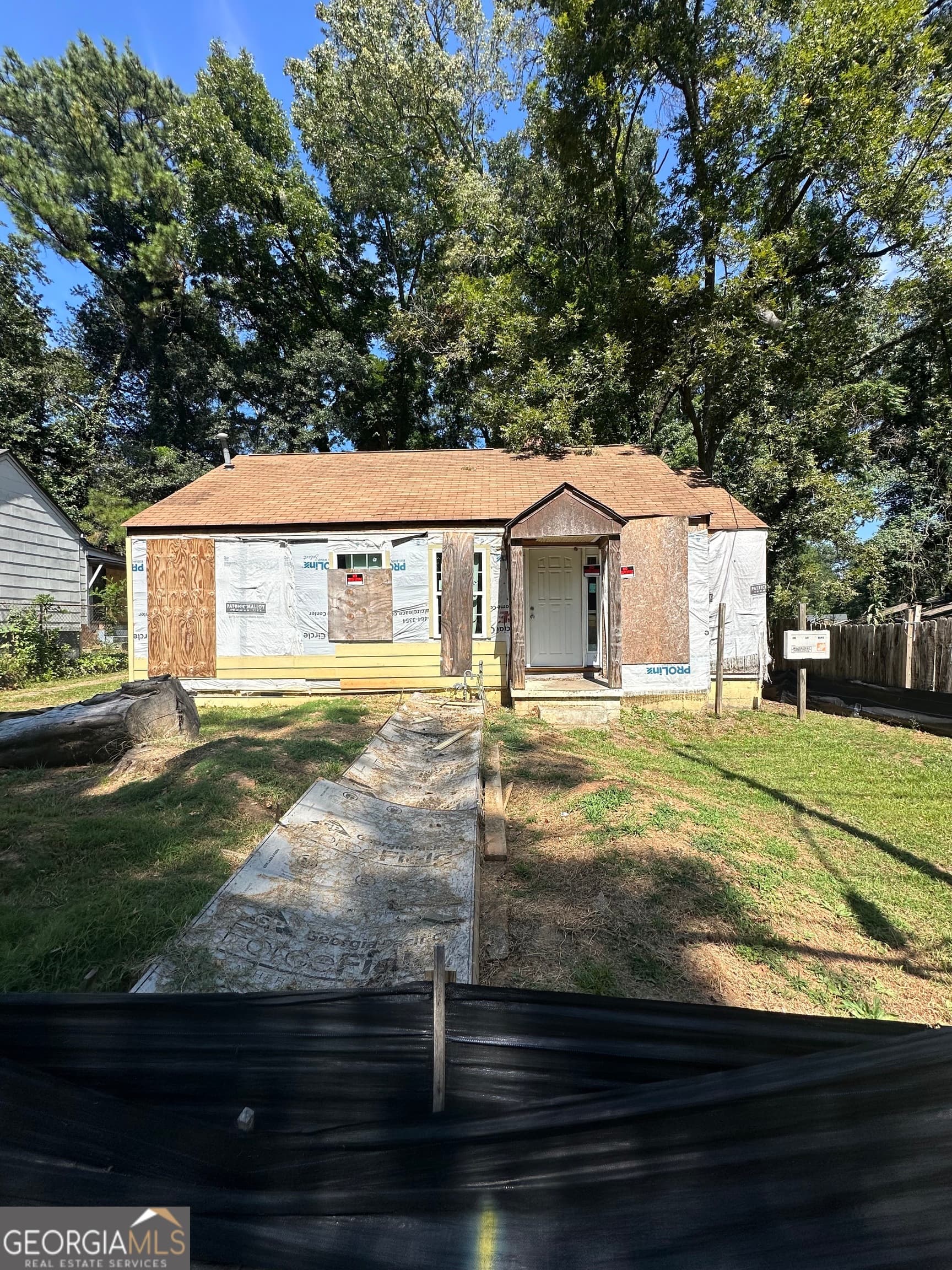 3 bedroom, 2 bathroom, 968 sq ft single family residence for sale at 1285 Campbellton Road, Atlanta, GA 30310 — photo 1 of 38