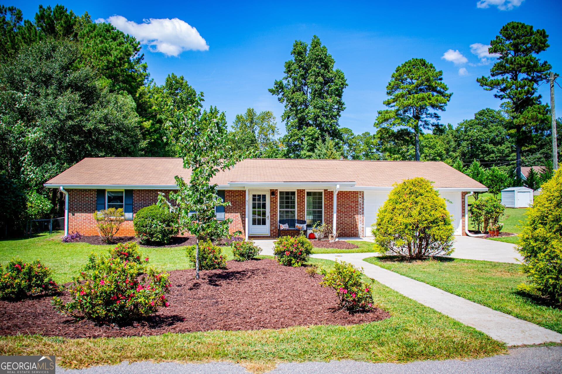 3 bedroom, 1.5 bathroom, 1,305 sq ft single family residence for sale at 95 E Barbara Lane, Carrollton, GA 30117 — photo 2