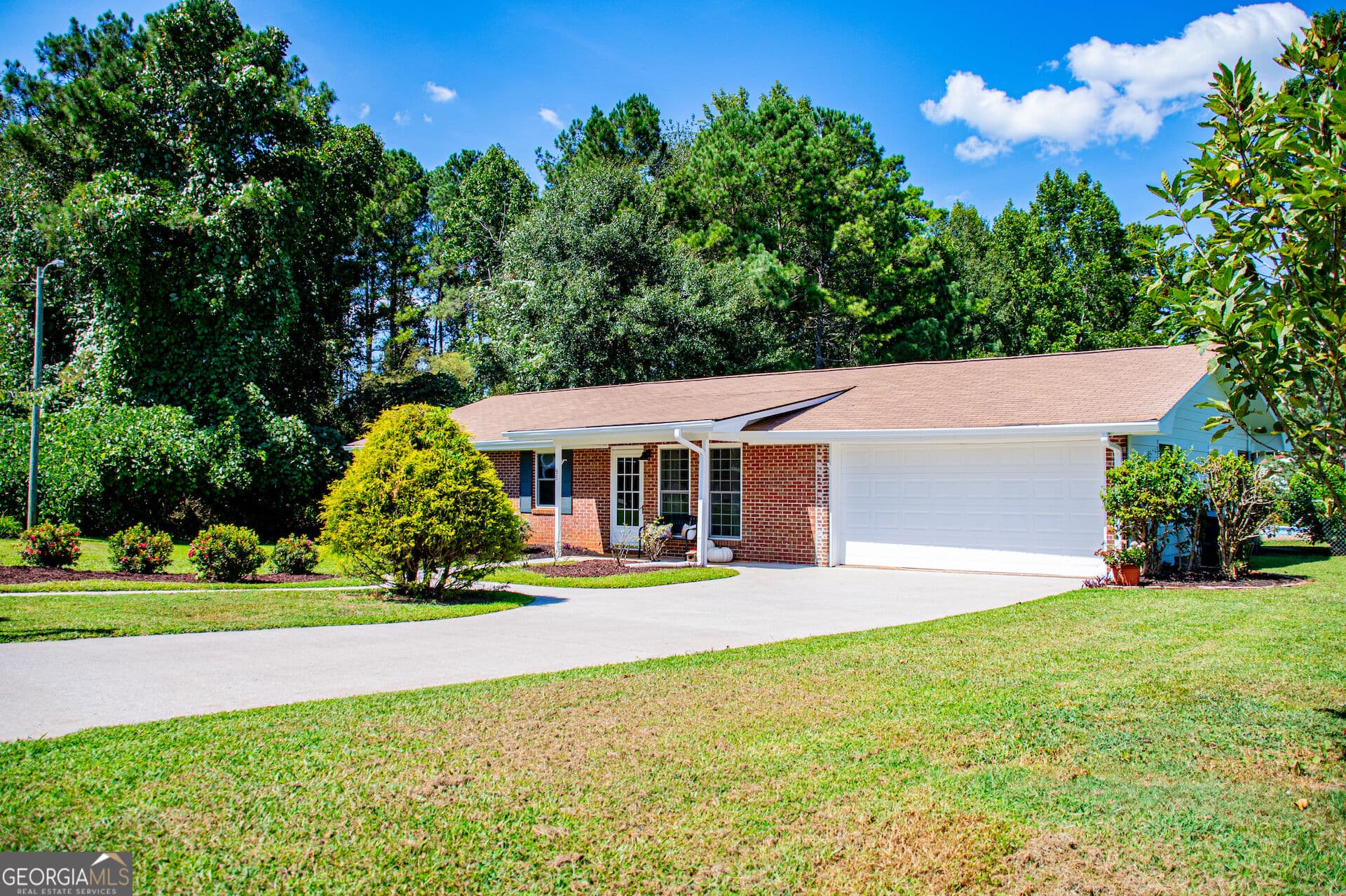 3 bedroom, 1.5 bathroom, 1,305 sq ft single family residence for sale at 95 E Barbara Lane, Carrollton, GA 30117 — photo 3